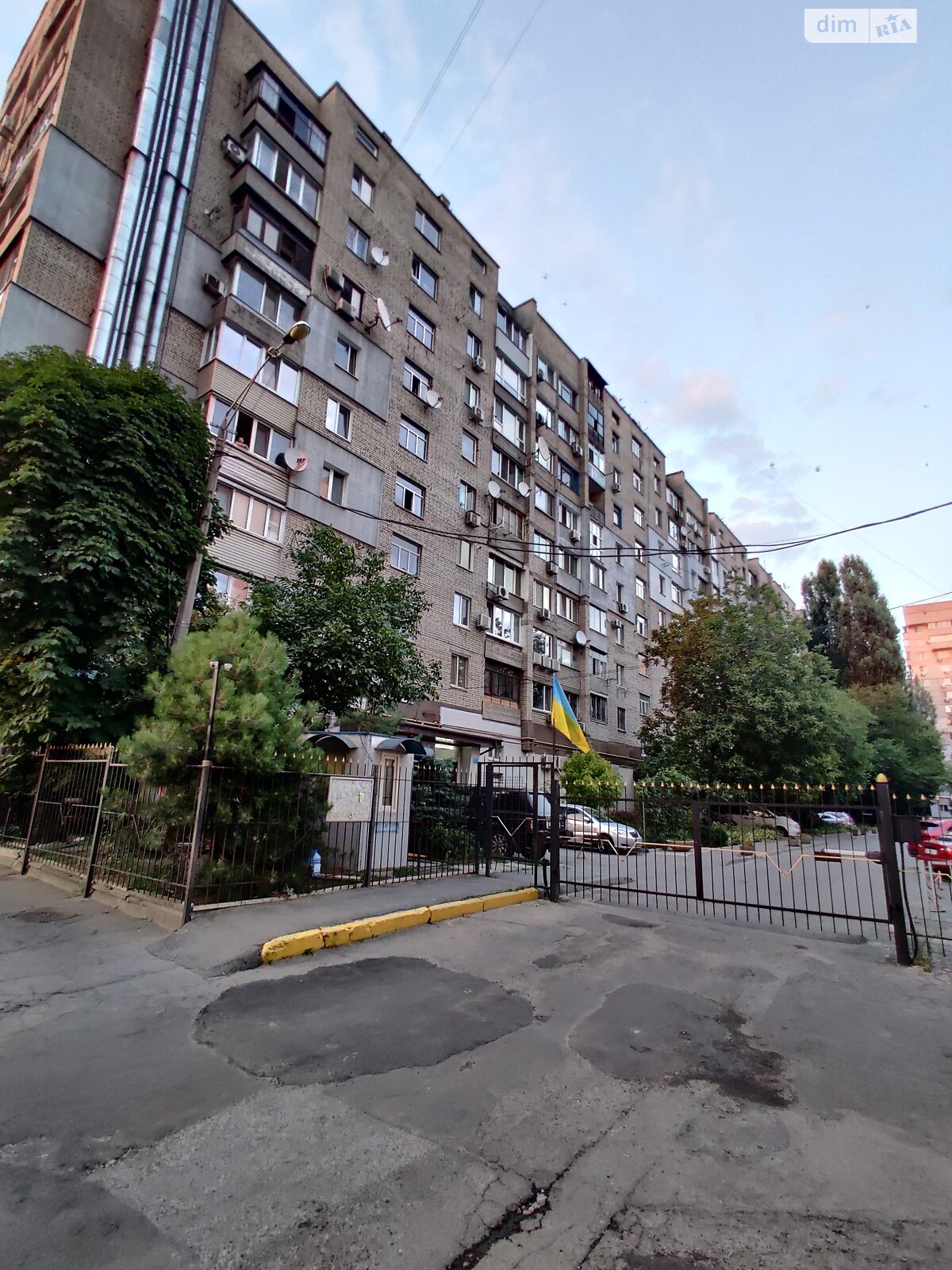 четырехкомнатная квартира в Днепре, район Центр, на ул. Сичеславская Набережная 37 в аренду на долгий срок помесячно фото 1