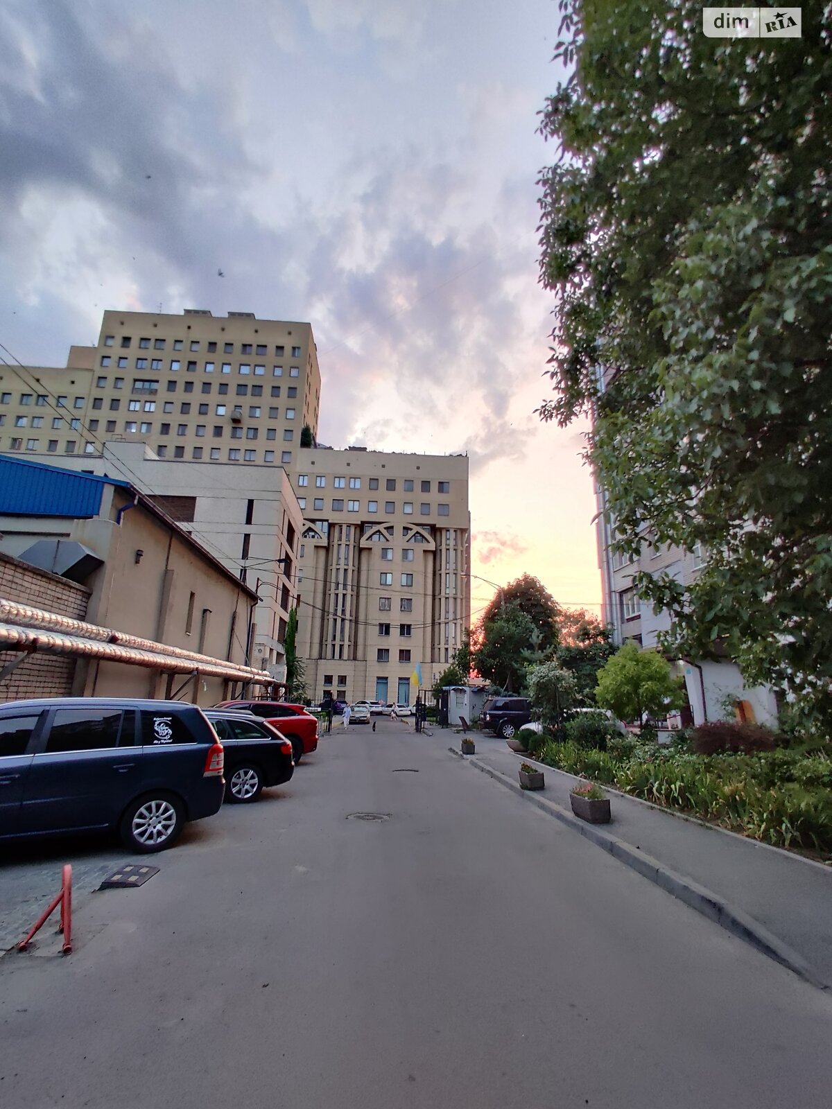 четырехкомнатная квартира в Днепре, район Центр, на ул. Сичеславская Набережная 37 в аренду на долгий срок помесячно фото 1