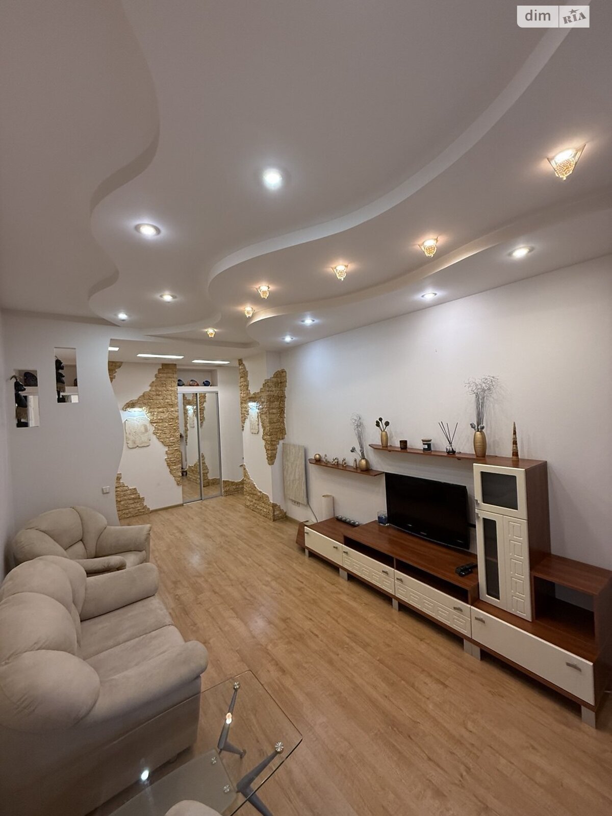 двухкомнатная квартира в Днепре, район Центр, на просп. Яворницкого Дмитрия 53А в аренду на долгий срок помесячно фото 1 двухкомнатная квартира в Днепре, район Центр, на просп. Яворницкого Дмитрия 53А в аренду на долгий срок помесячно фото 1