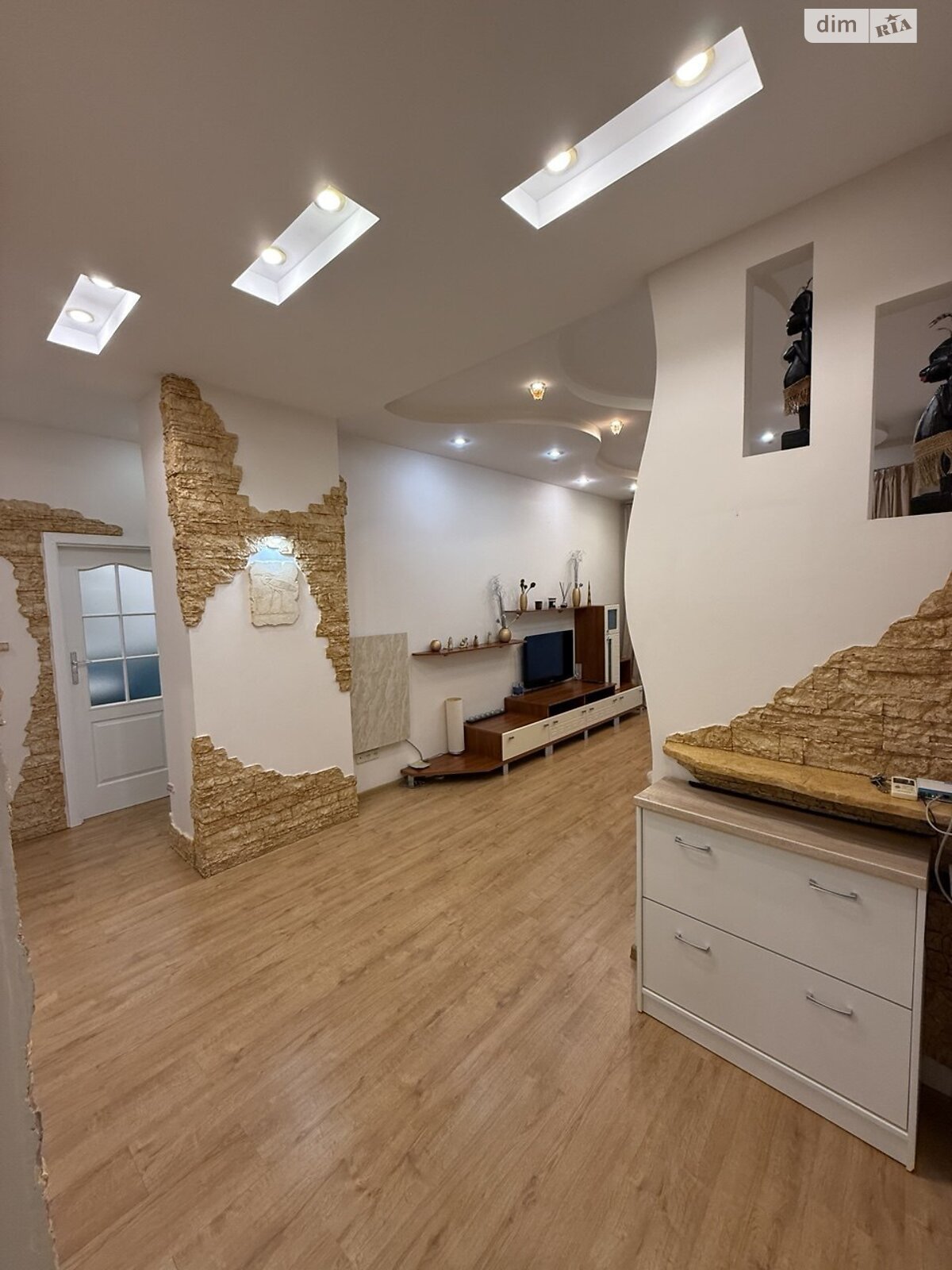 двухкомнатная квартира в Днепре, район Центр, на просп. Яворницкого Дмитрия 53А в аренду на долгий срок помесячно фото 1 двухкомнатная квартира в Днепре, район Центр, на просп. Яворницкого Дмитрия 53А в аренду на долгий срок помесячно фото 1