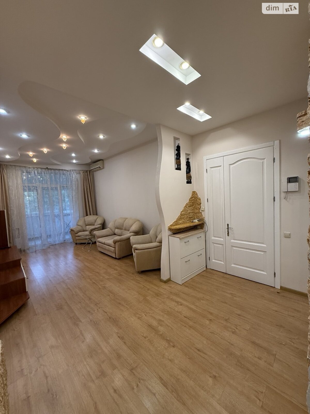 двухкомнатная квартира в Днепре, район Центр, на просп. Яворницкого Дмитрия 53А в аренду на долгий срок помесячно фото 1 двухкомнатная квартира в Днепре, район Центр, на просп. Яворницкого Дмитрия 53А в аренду на долгий срок помесячно фото 1