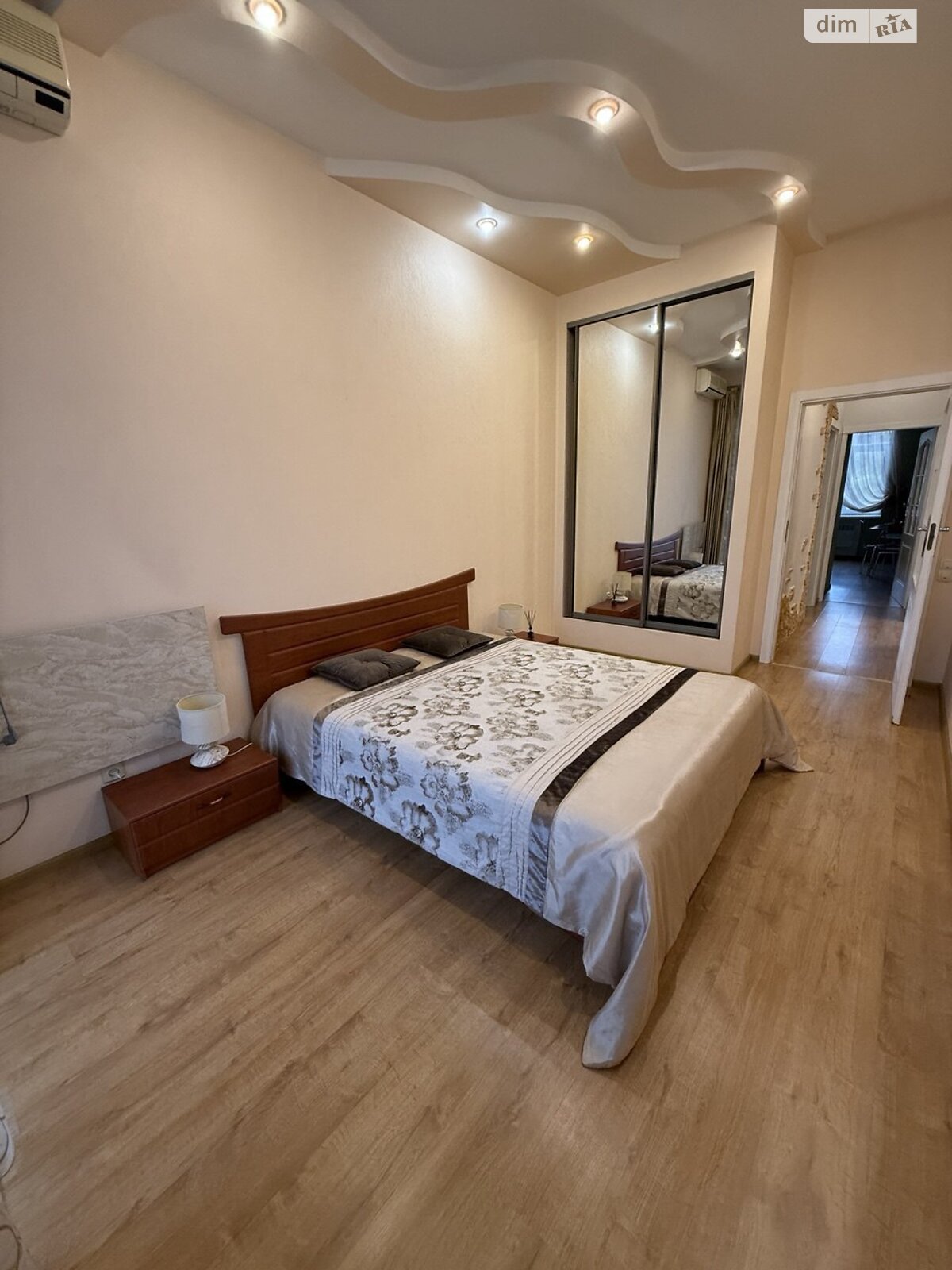 двухкомнатная квартира в Днепре, район Центр, на просп. Яворницкого Дмитрия 53А в аренду на долгий срок помесячно фото 1 двухкомнатная квартира в Днепре, район Центр, на просп. Яворницкого Дмитрия 53А в аренду на долгий срок помесячно фото 1