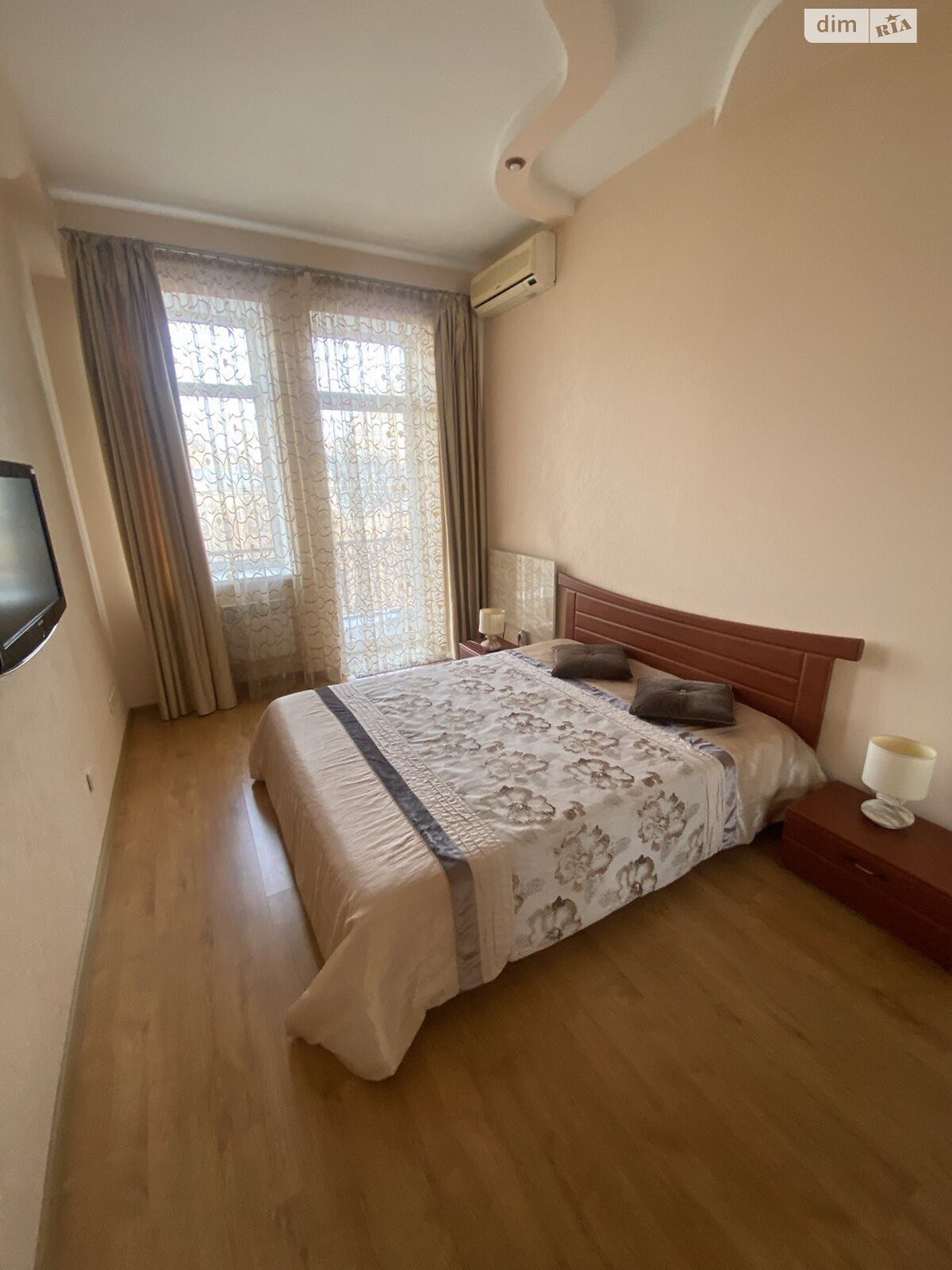 двухкомнатная квартира в Днепре, район Центр, на просп. Яворницкого Дмитрия 53А в аренду на долгий срок помесячно фото 1 двухкомнатная квартира в Днепре, район Центр, на просп. Яворницкого Дмитрия 53А в аренду на долгий срок помесячно фото 1