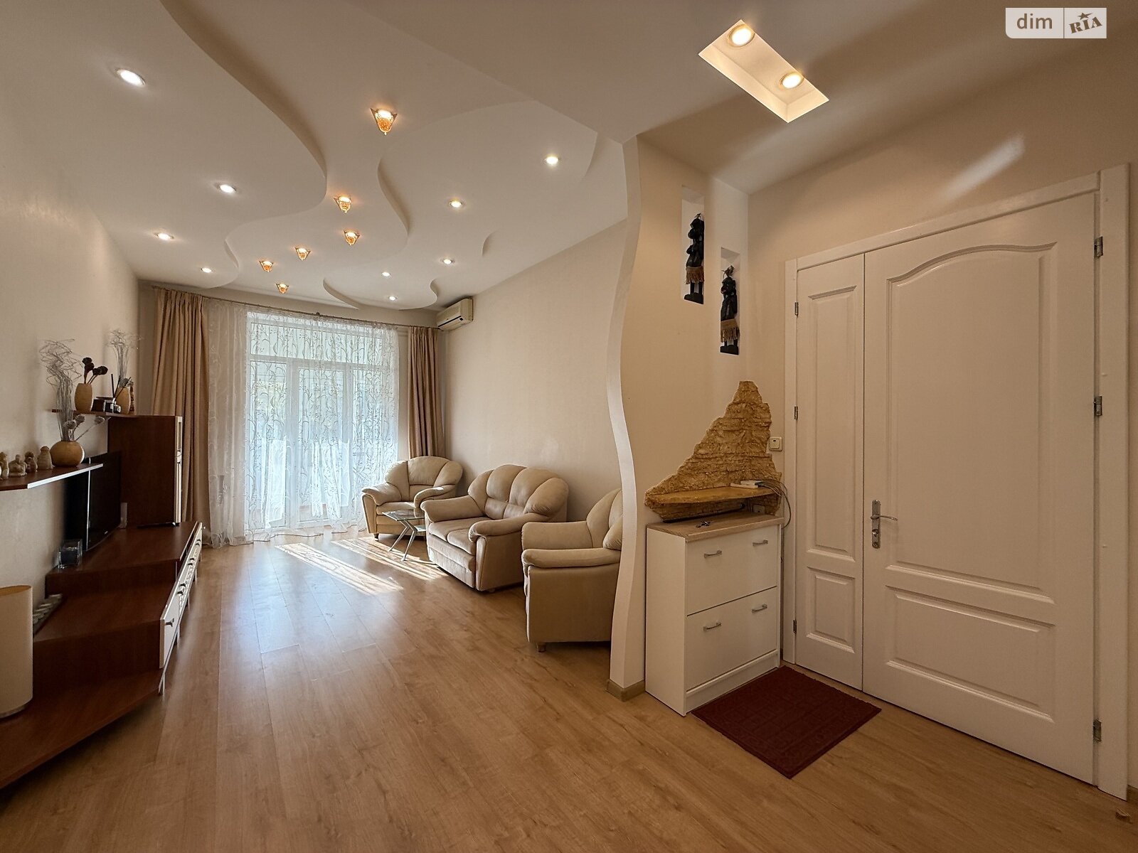 двухкомнатная квартира в Днепре, район Центр, на просп. Яворницкого Дмитрия 53А в аренду на долгий срок помесячно фото 1 двухкомнатная квартира в Днепре, район Центр, на просп. Яворницкого Дмитрия 53А в аренду на долгий срок помесячно фото 1