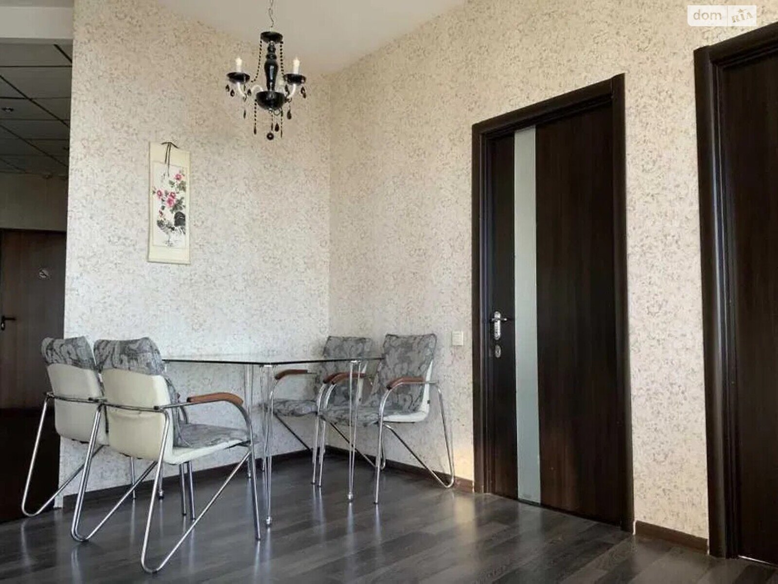 трехкомнатная квартира с мебелью в Днепре, район Шевченковский, на ул. Королевы Елизаветы II 2 в аренду на долгий срок помесячно фото 1