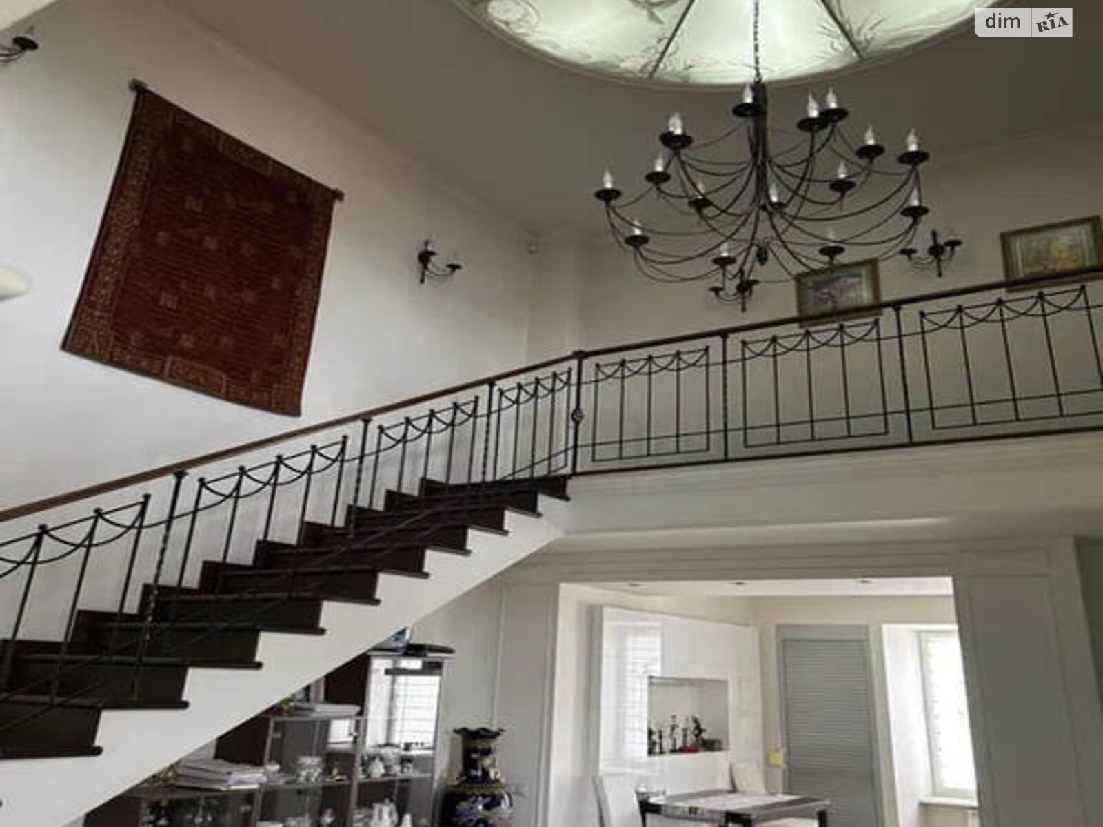 трехкомнатная квартира в Днепре, район Центральный Холм, на ул. Сикорского Игоря 43 в аренду на долгий срок помесячно фото 1