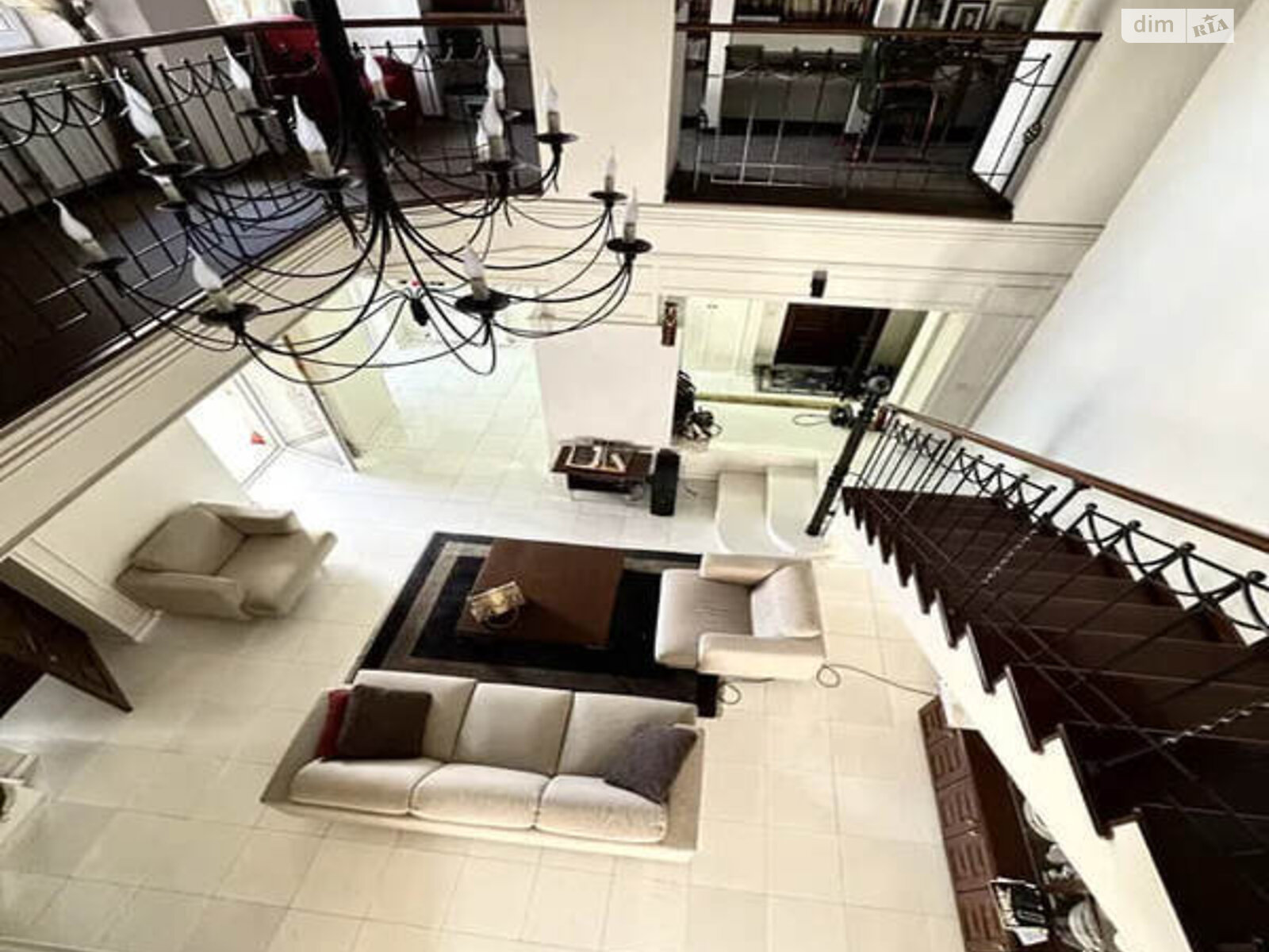 трехкомнатная квартира в Днепре, район Центральный Холм, на ул. Сикорского Игоря 43 в аренду на долгий срок помесячно фото 1