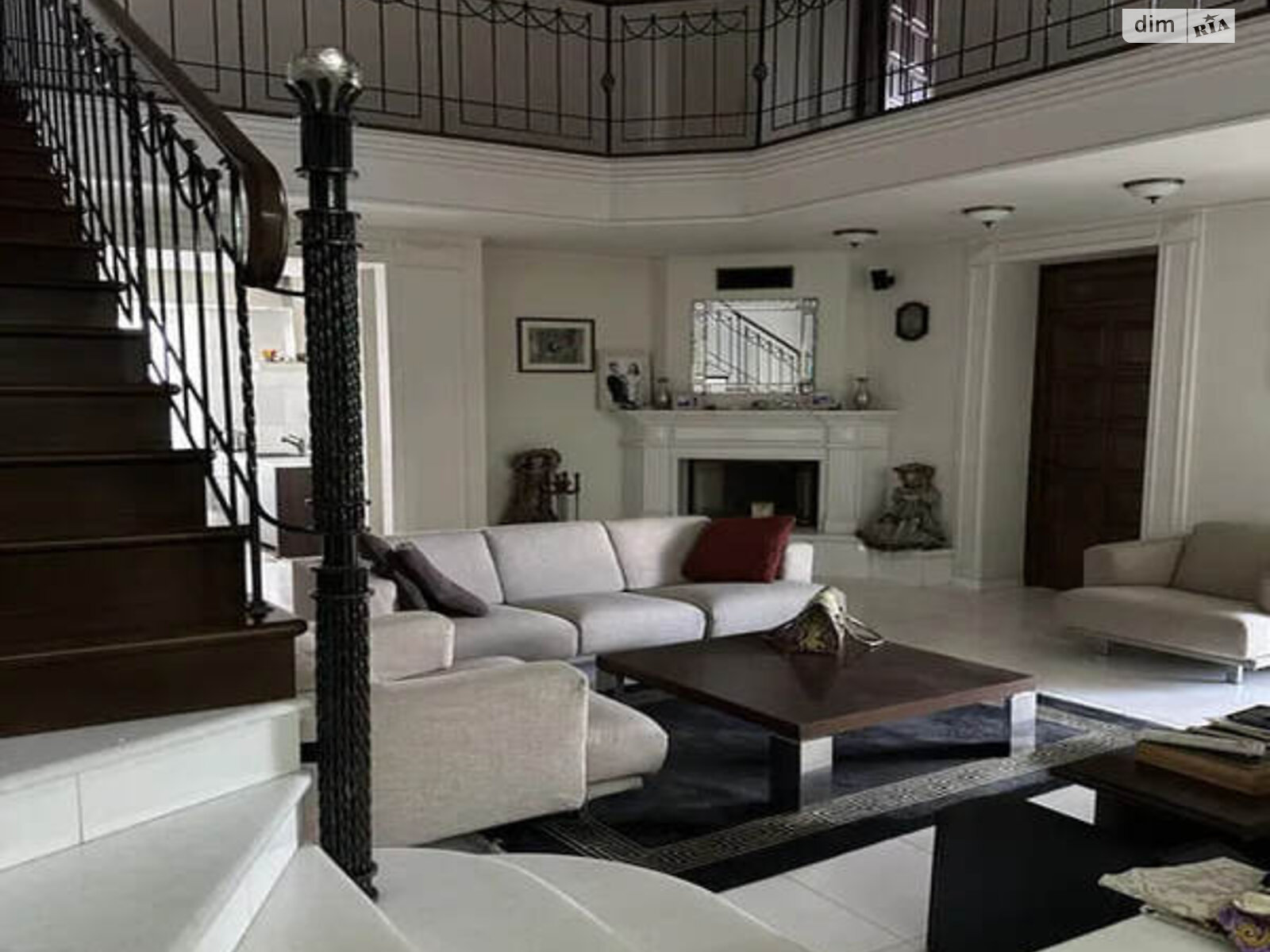 трехкомнатная квартира в Днепре, район Центральный Холм, на ул. Сикорского Игоря 43 в аренду на долгий срок помесячно фото 1