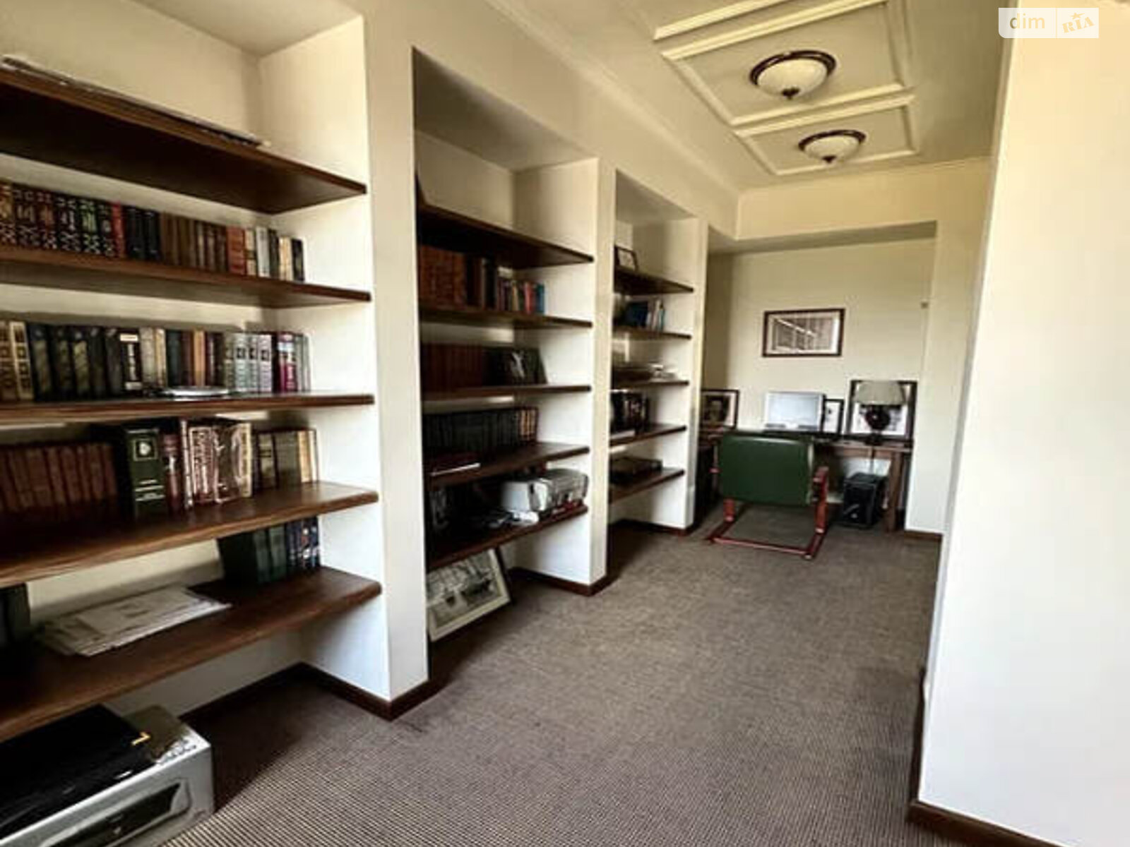 трехкомнатная квартира в Днепре, район Центральный Холм, на ул. Сикорского Игоря 43 в аренду на долгий срок помесячно фото 1