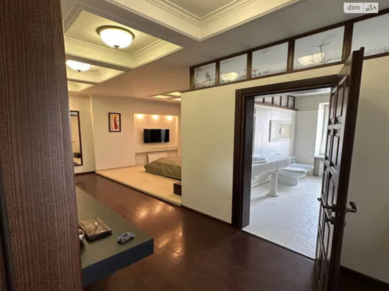 трехкомнатная квартира в Днепре, район Центральный Холм, на ул. Сикорского Игоря 43 в аренду на долгий срок помесячно фото 1