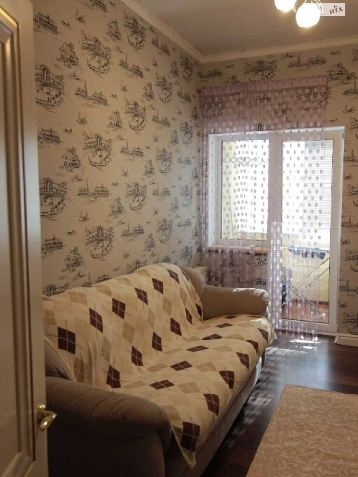 трехкомнатная квартира с мебелью в Днепре, район Центральный, на спуск Крутогорный 28 в аренду на долгий срок помесячно фото 1