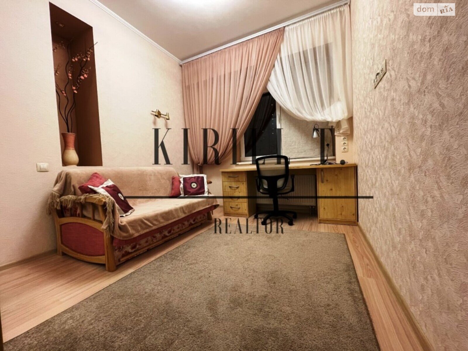 трехкомнатная квартира с мебелью в Днепре, район Соборный, на ул. Крутогорный 28 в аренду на долгий срок помесячно фото 1 трехкомнатная квартира с мебелью в Днепре, район Соборный, на ул. Крутогорный 28 в аренду на долгий срок помесячно фото 1