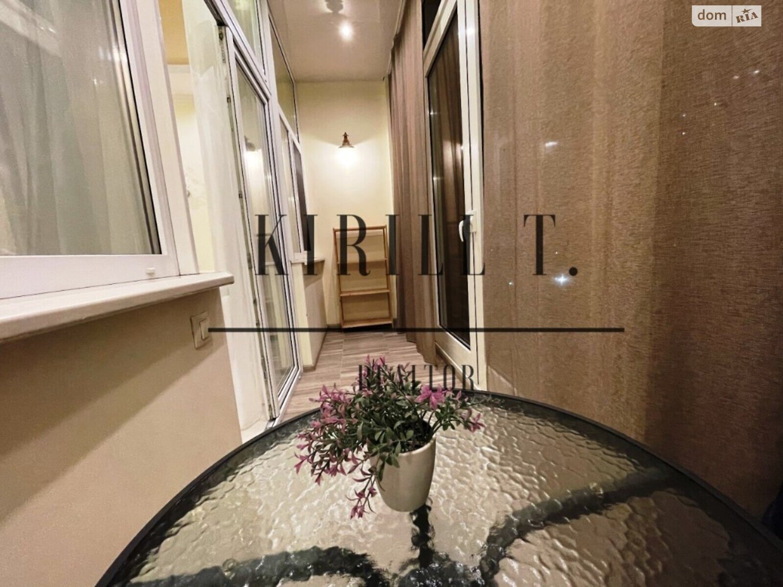 трехкомнатная квартира с мебелью в Днепре, район Соборный, на ул. Крутогорный 28 в аренду на долгий срок помесячно фото 1 трехкомнатная квартира с мебелью в Днепре, район Соборный, на ул. Крутогорный 28 в аренду на долгий срок помесячно фото 1