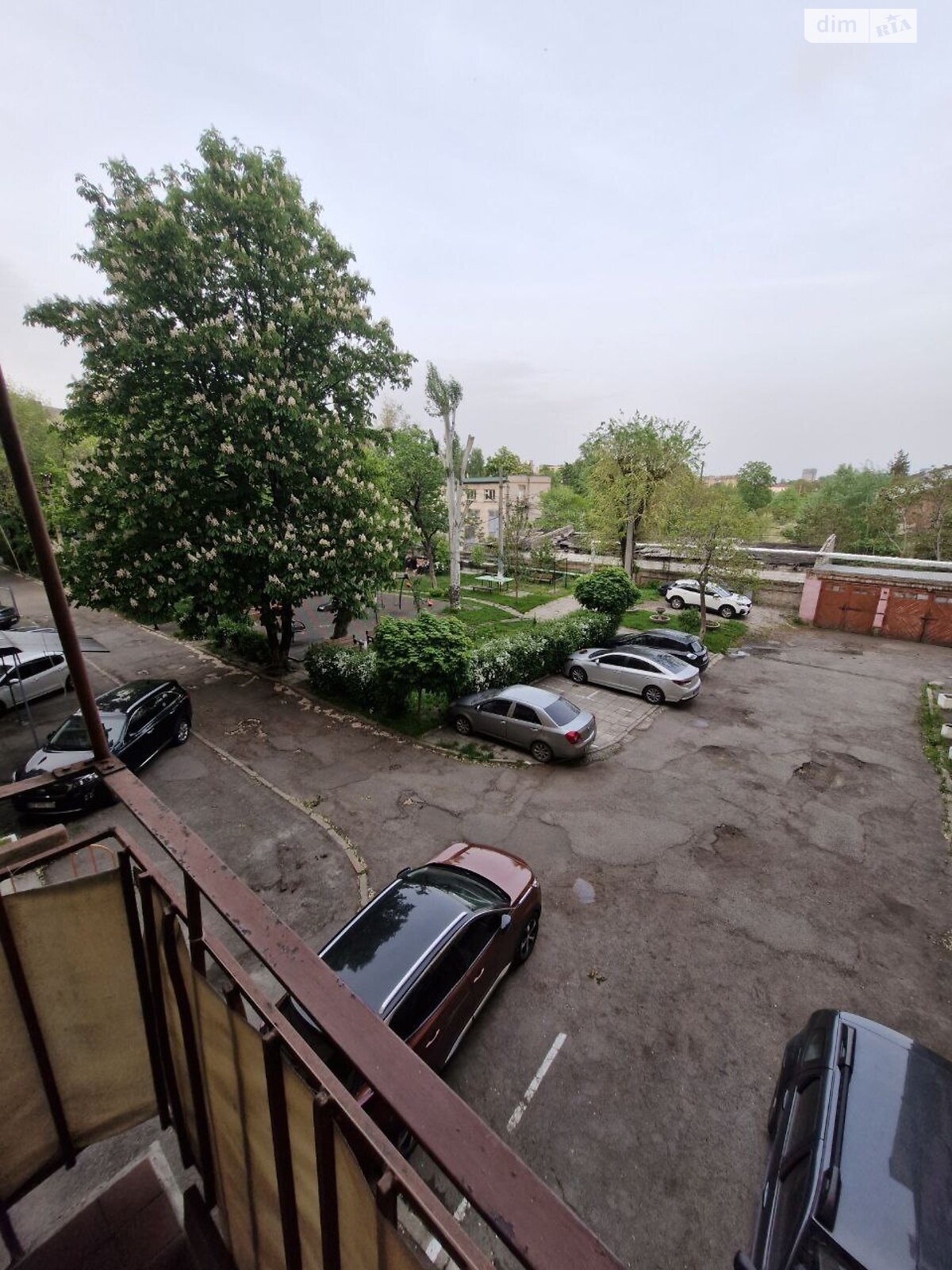 трехкомнатная квартира в Днепре, район Центральный, на ул. Майдан Озерный 2А в аренду на долгий срок помесячно фото 1