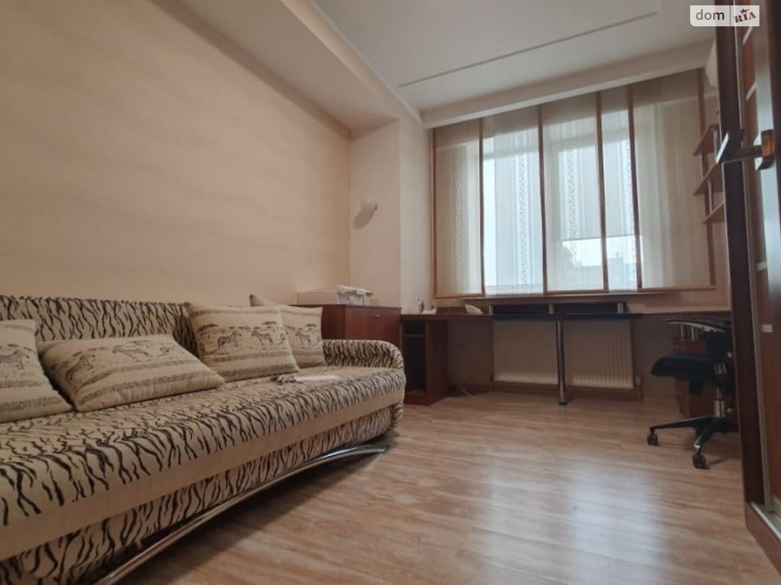 трехкомнатная квартира с мебелью в Днепре, район Центральный, на ул. Старокозацкая в аренду на долгий срок помесячно фото 1