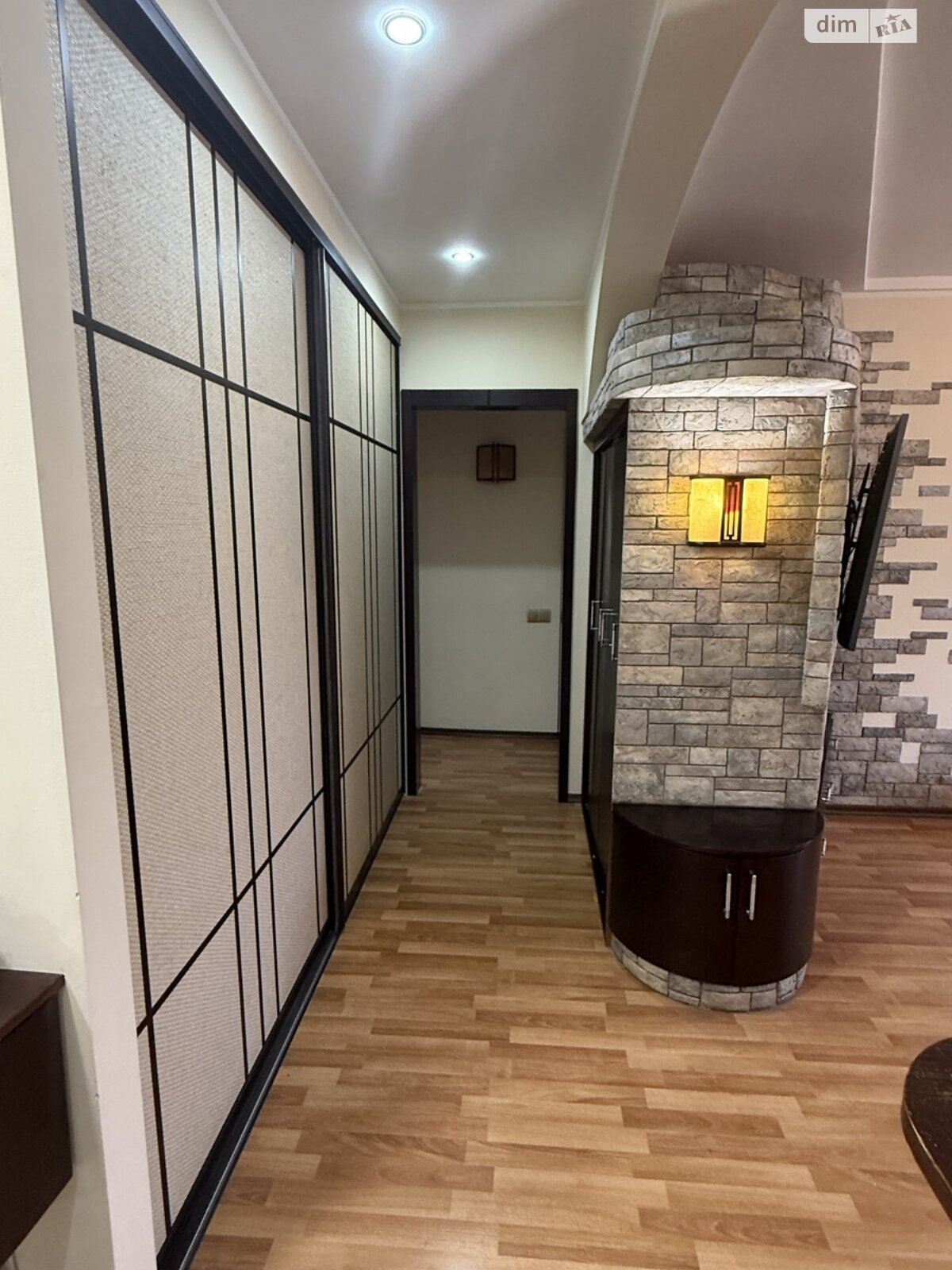 трехкомнатная квартира в Днепре, район Воронцова, на ул. Каруны 45 в аренду на долгий срок помесячно фото 1 трехкомнатная квартира в Днепре, район Воронцова, на ул. Каруны 45 в аренду на долгий срок помесячно фото 1