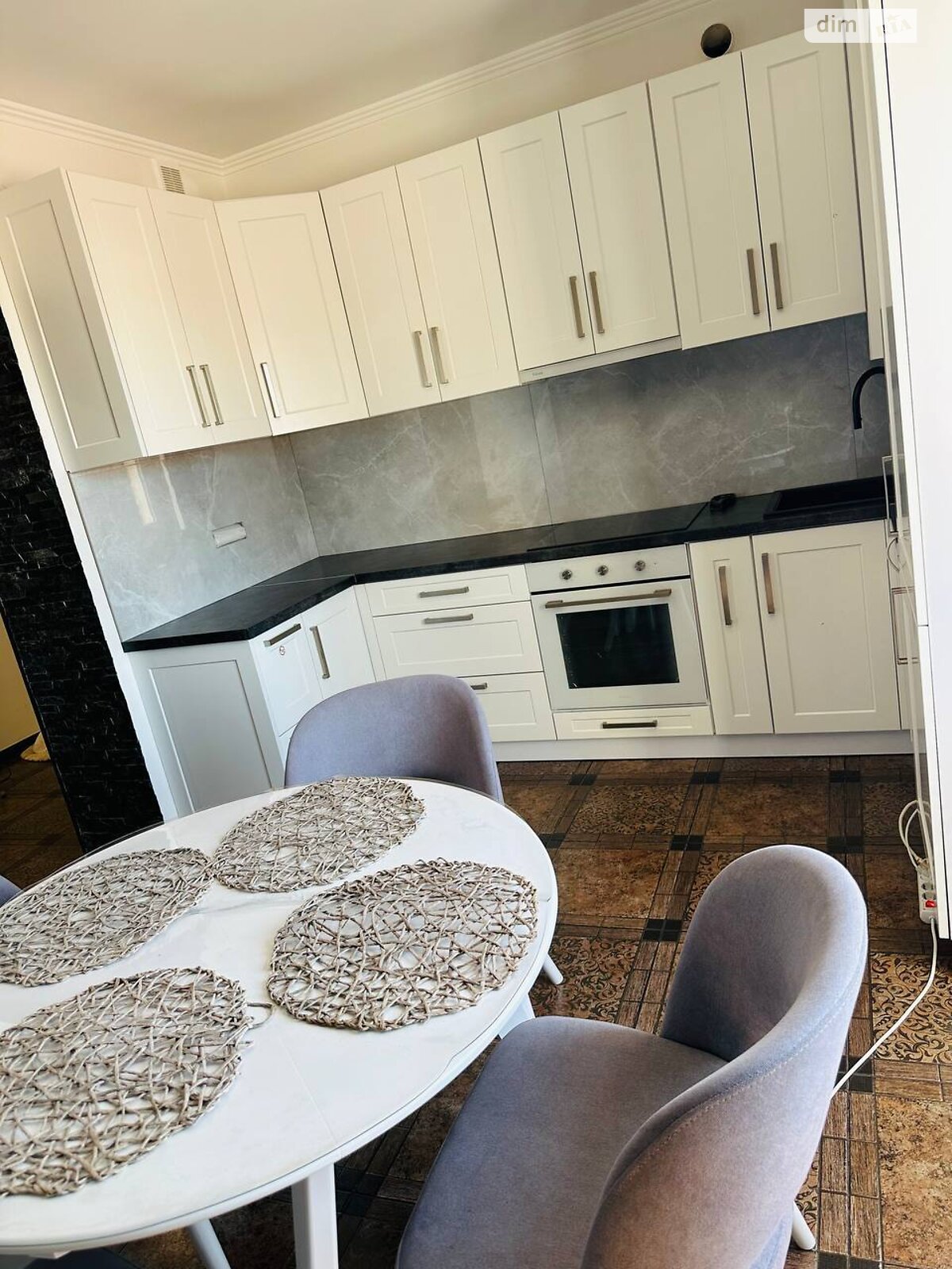 двокімнатна квартира в Дрогобичі, на пл. Ринок 27 в довготривалу оренду помісячно фото 1