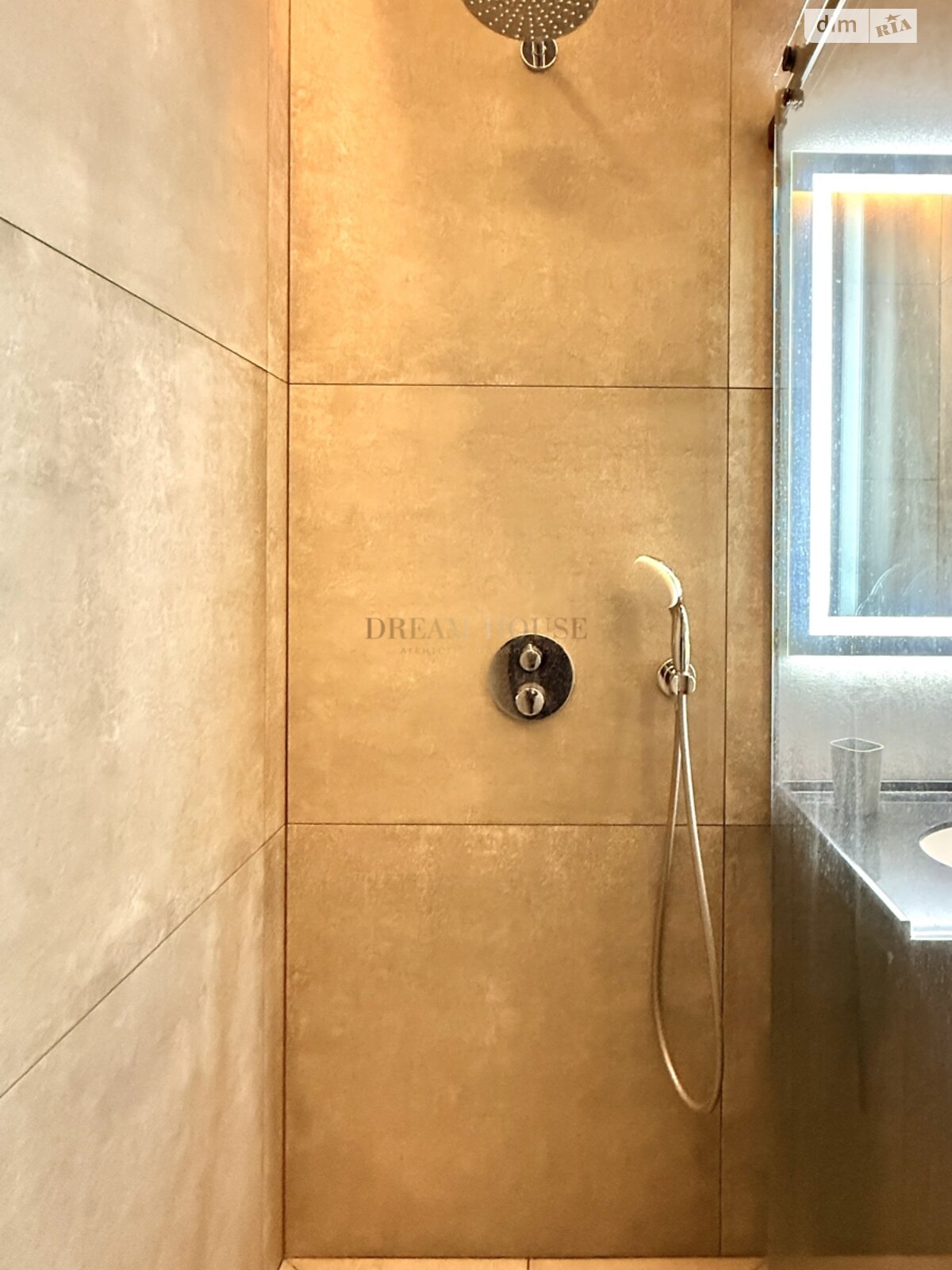 трехкомнатная квартира в Гостомеле, на пер. Богдана Ступки 3 в аренду на долгий срок помесячно фото 1