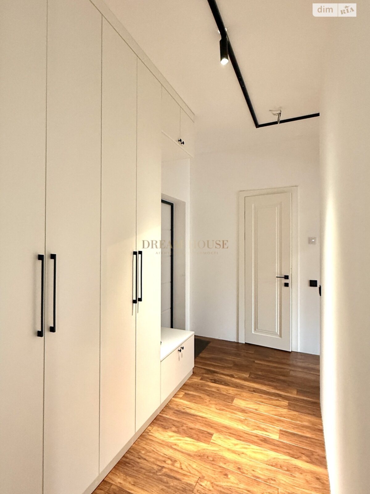 трехкомнатная квартира в Гостомеле, на пер. Богдана Ступки 3 в аренду на долгий срок помесячно фото 1