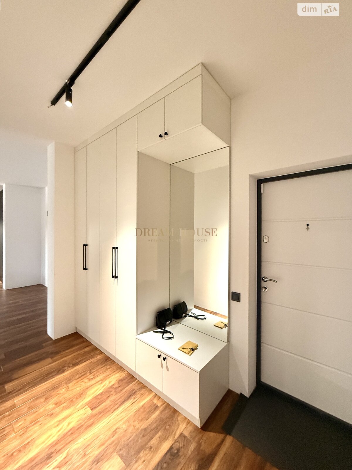 трехкомнатная квартира в Гостомеле, на пер. Богдана Ступки 3 в аренду на долгий срок помесячно фото 1