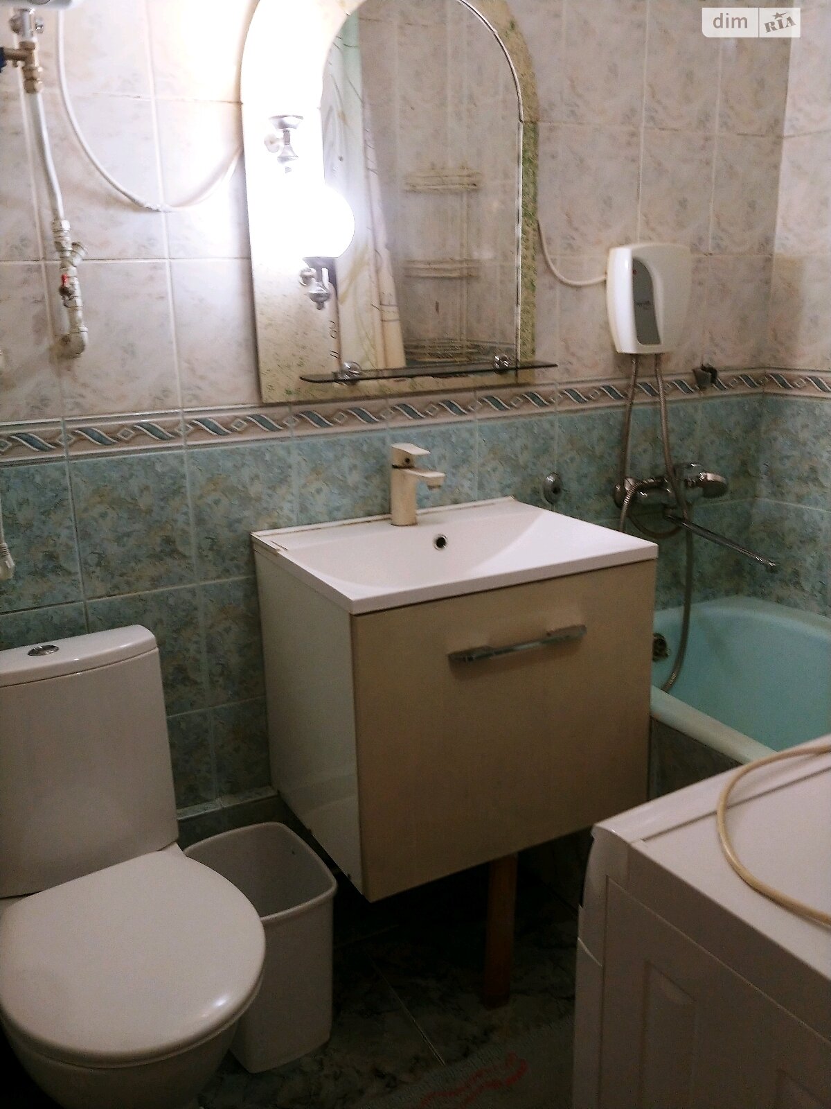 трехкомнатная квартира в Харькове, район 1-ый микрорайон, на ул. Защитников Неба в аренду на долгий срок помесячно фото 1 трехкомнатная квартира в Харькове, район 1-ый микрорайон, на ул. Защитников Неба в аренду на долгий срок помесячно фото 1