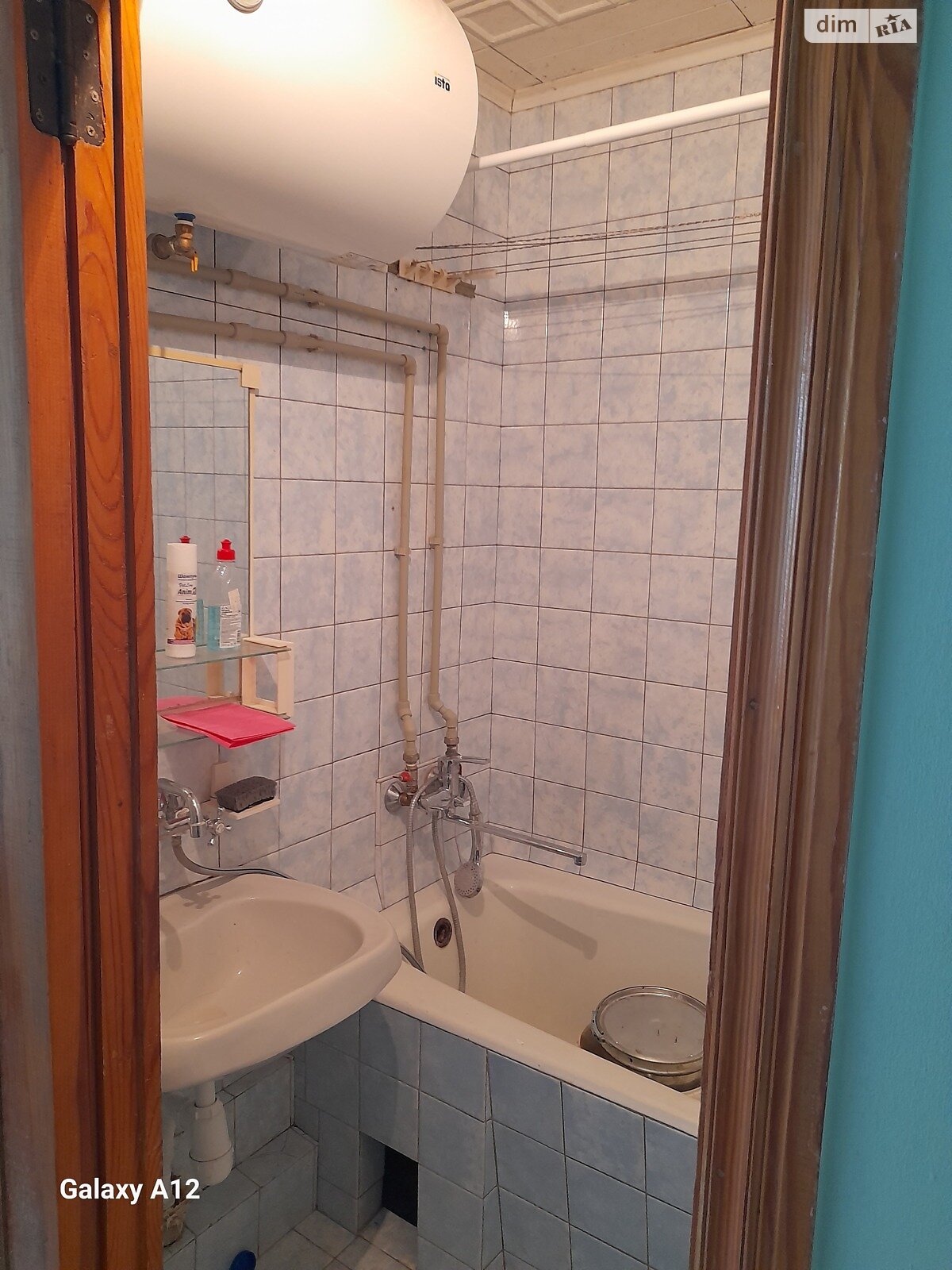 трехкомнатная квартира в Харькове, район 335-ый микрорайон, на ул. Энвера Ахсарова 16, кв. 128 в аренду на долгий срок помесячно фото 1