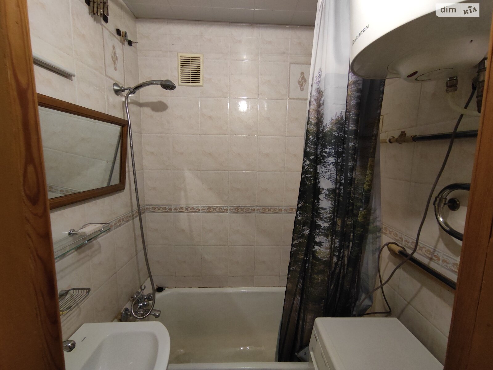 трикімнатна квартира в Харкові, район 5-ий мікрорайон, на вул. 23-го Серпня в довготривалу оренду помісячно фото 1