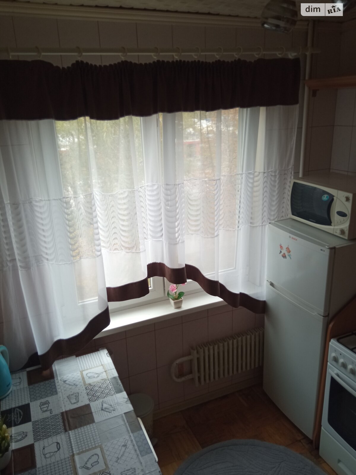 трикімнатна квартира в Харкові, район 521-ий мікрорайон, на вул. Нескорених 28 в довготривалу оренду помісячно фото 1 трикімнатна квартира в Харкові, район 521-ий мікрорайон, на вул. Нескорених 28 в довготривалу оренду помісячно фото 1