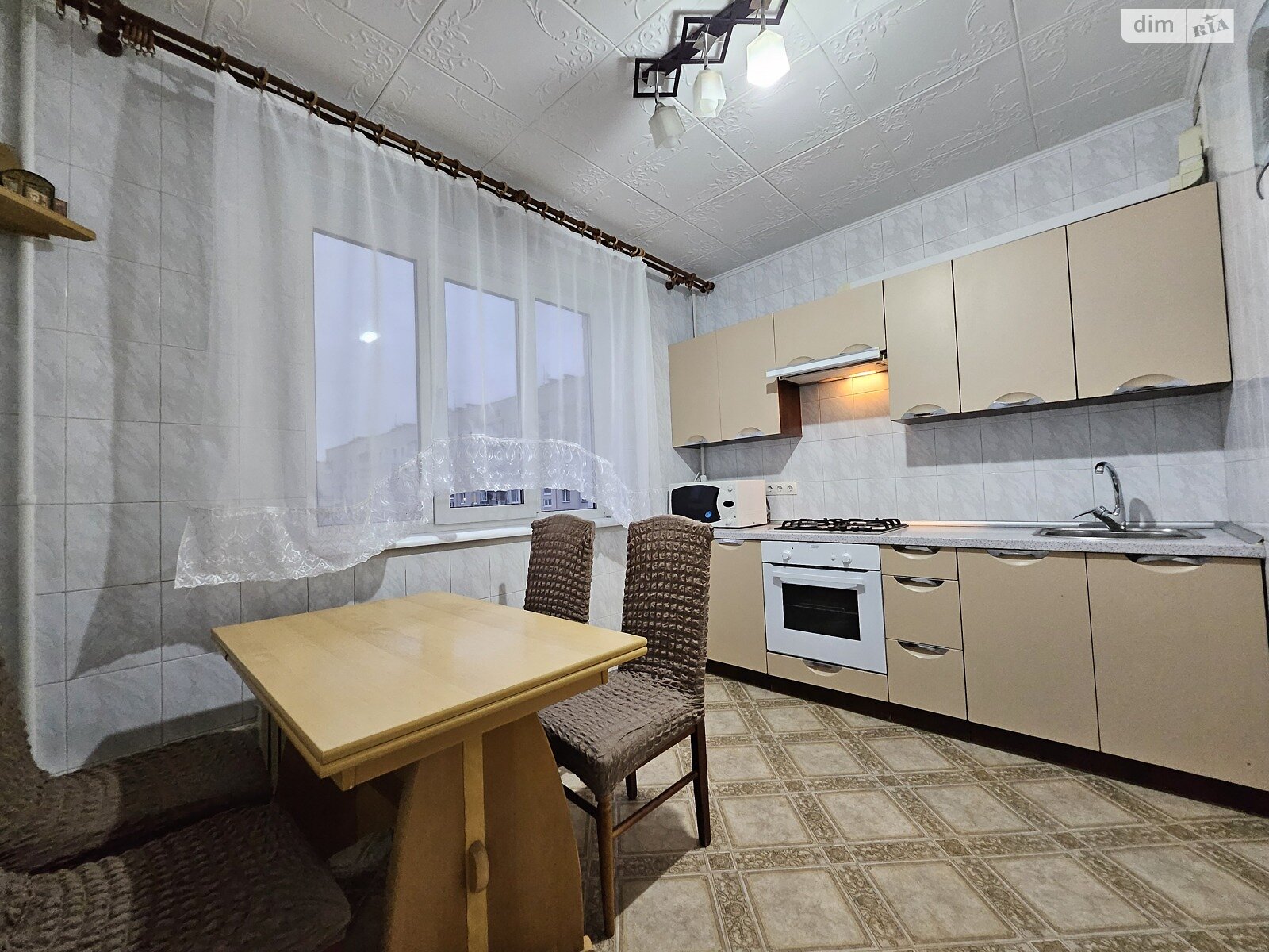 трехкомнатная квартира в Харькове, район 522-ый микрорайон, на ул. Нескореных 2/48 в аренду на долгий срок помесячно фото 1