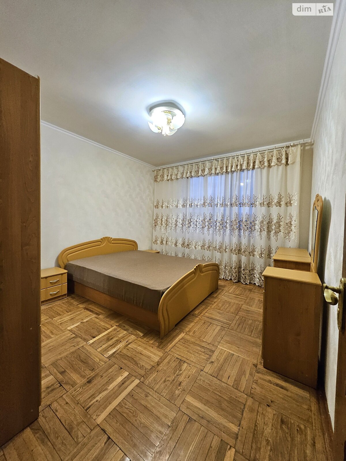 трехкомнатная квартира в Харькове, район 522-ый микрорайон, на ул. Нескореных 2/48 в аренду на долгий срок помесячно фото 1