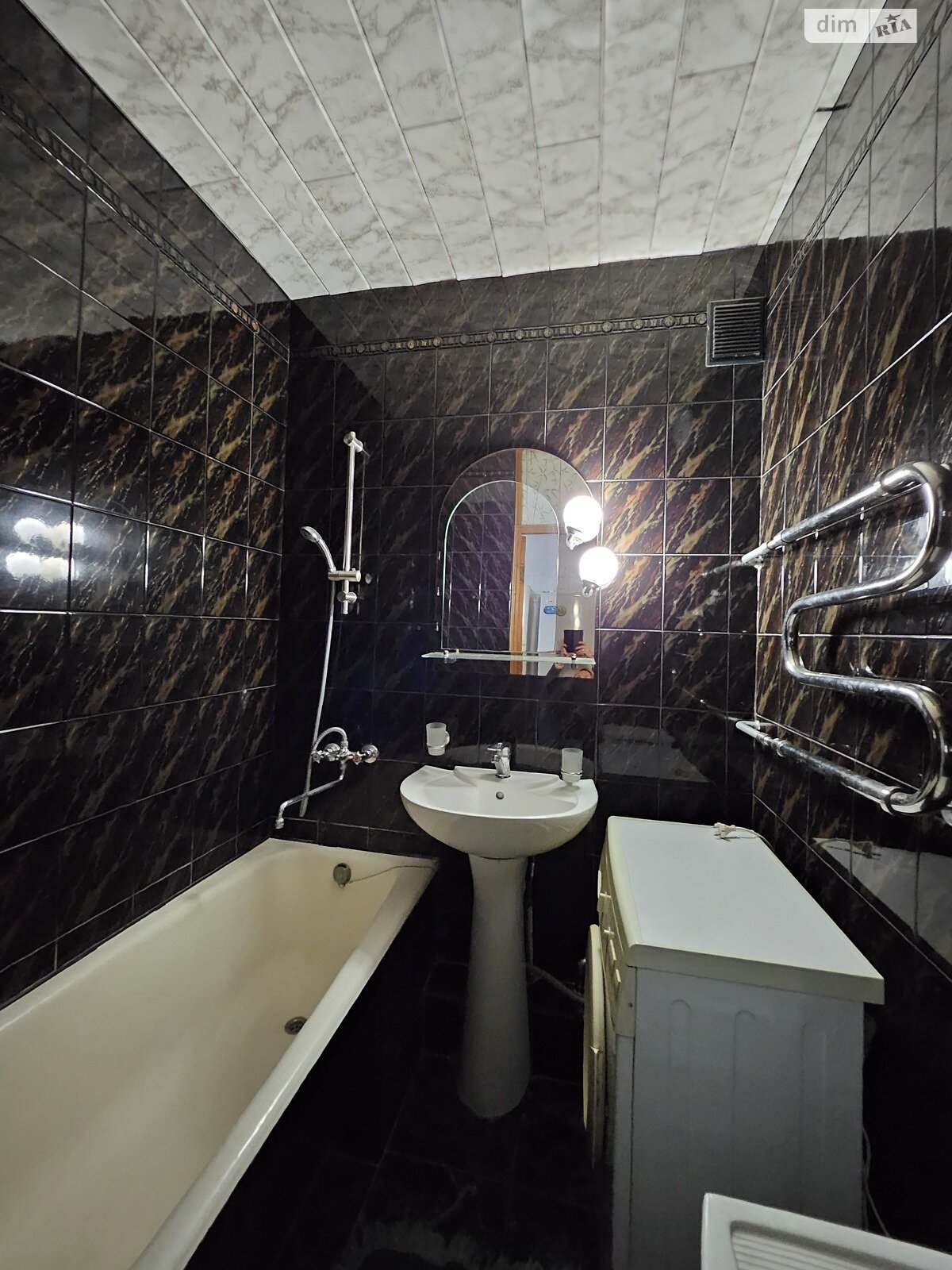 трехкомнатная квартира в Харькове, район 522-ый микрорайон, на ул. Нескореных 2/48 в аренду на долгий срок помесячно фото 1