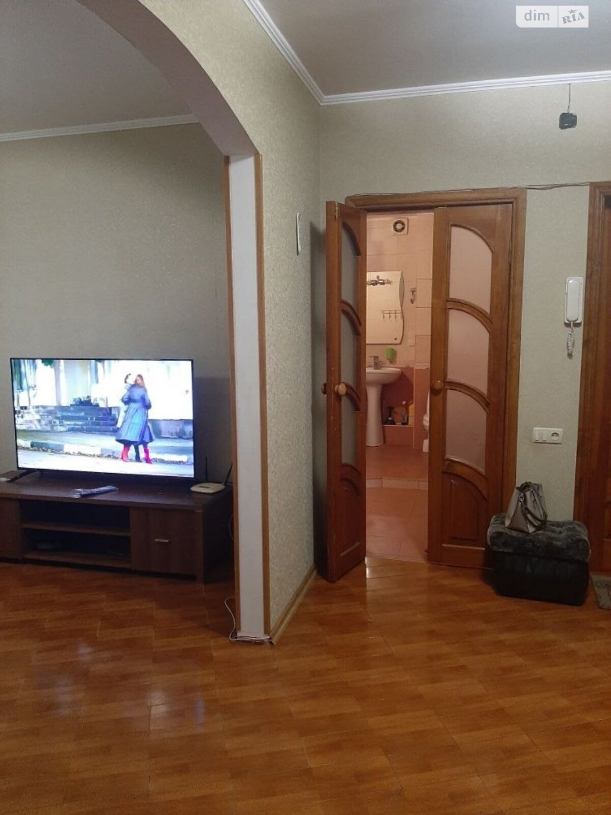 трехкомнатная квартира с ремонтом в Харькове, район Алексеевка, на ул. Энвера Ахсарова в аренду на долгий срок помесячно фото 1