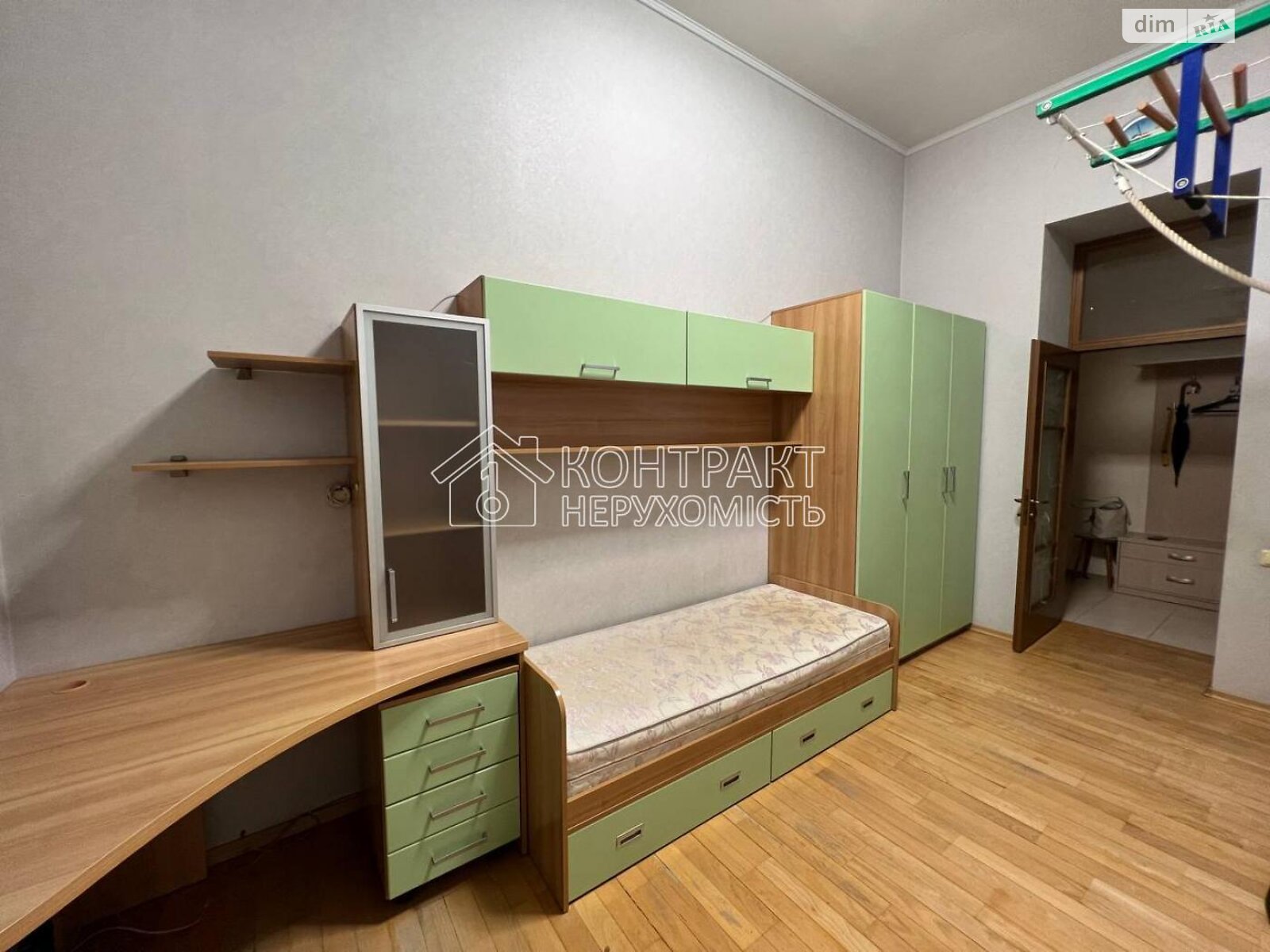 трехкомнатная квартира в Харькове, район Нагорный (Киевский), на пер. Театральный в аренду на долгий срок помесячно фото 1 трехкомнатная квартира в Харькове, район Нагорный (Киевский), на пер. Театральный в аренду на долгий срок помесячно фото 1
