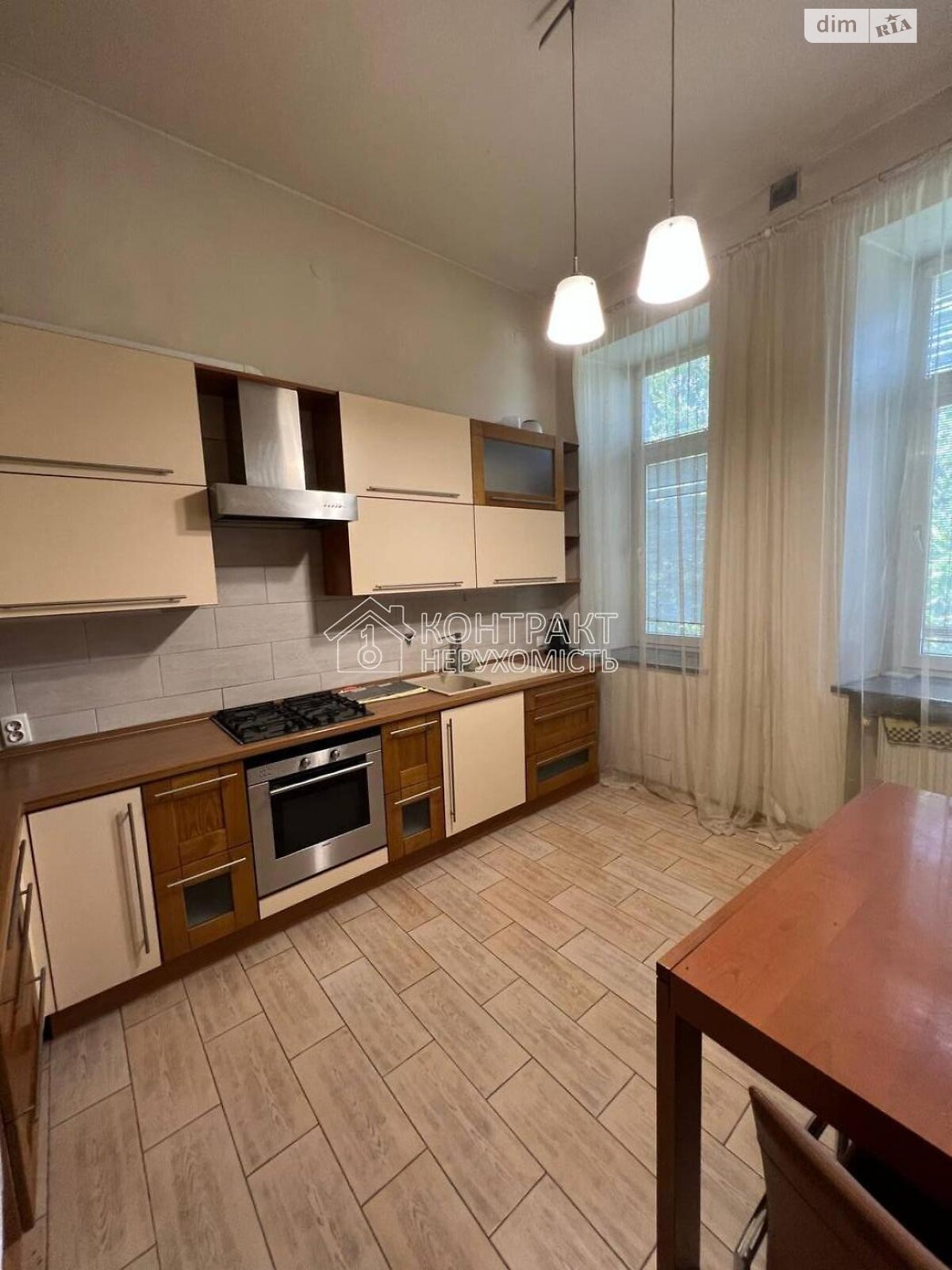 трехкомнатная квартира в Харькове, район Нагорный (Киевский), на пер. Театральный в аренду на долгий срок помесячно фото 1 трехкомнатная квартира в Харькове, район Нагорный (Киевский), на пер. Театральный в аренду на долгий срок помесячно фото 1