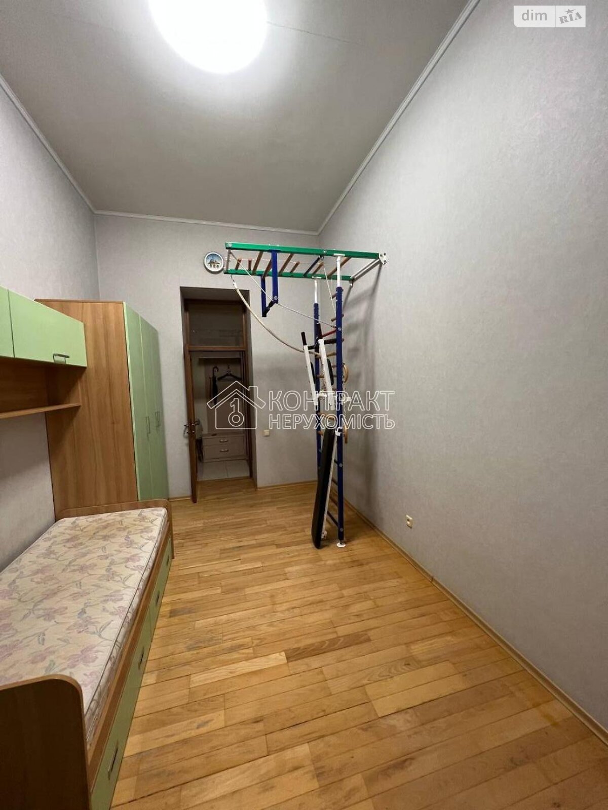трехкомнатная квартира в Харькове, район Нагорный (Киевский), на пер. Театральный в аренду на долгий срок помесячно фото 1 трехкомнатная квартира в Харькове, район Нагорный (Киевский), на пер. Театральный в аренду на долгий срок помесячно фото 1