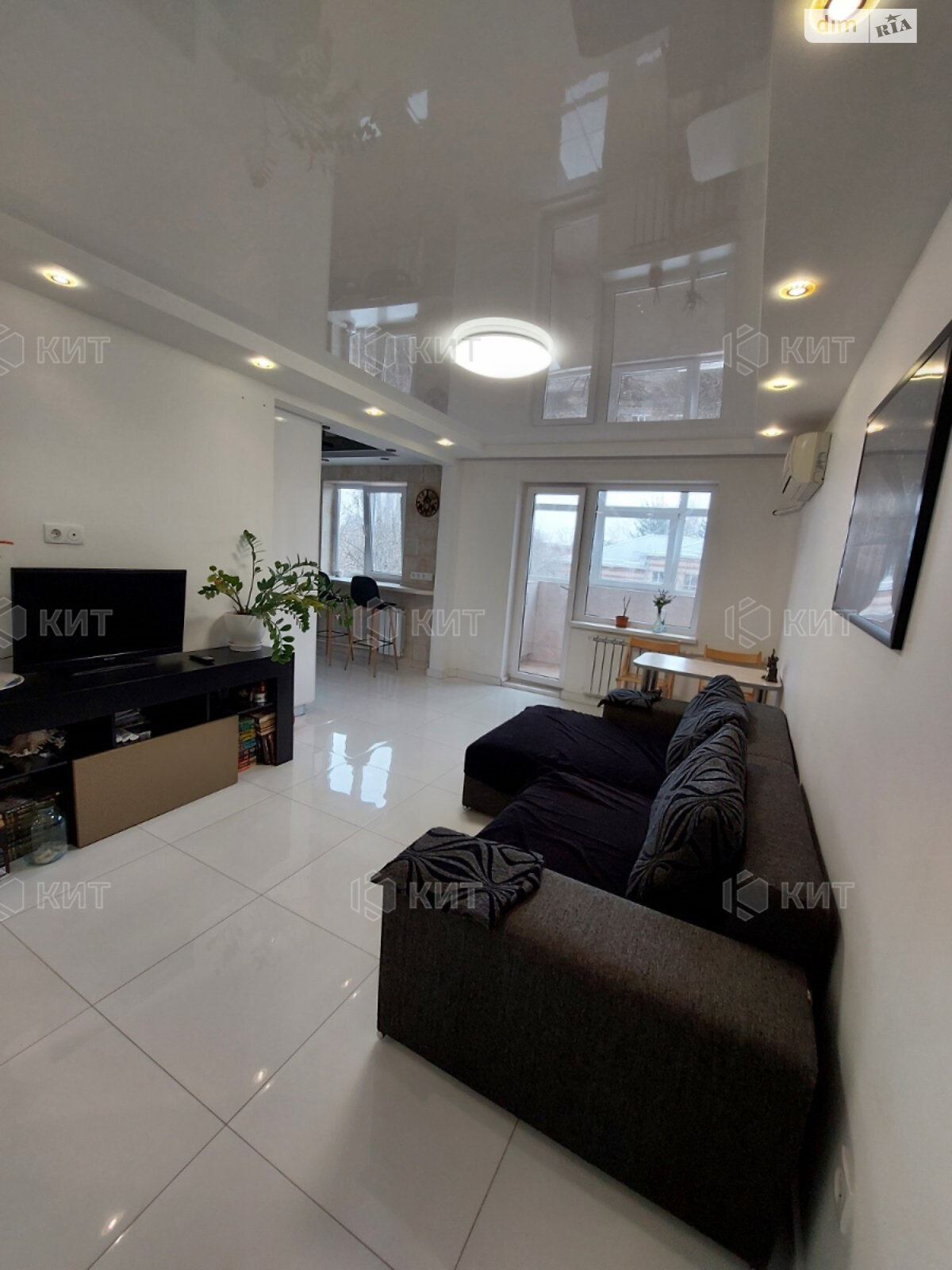 трехкомнатная квартира в Харькове, район Новые Дома, на ул. Мельникова Василия 8 в аренду на долгий срок помесячно фото 1