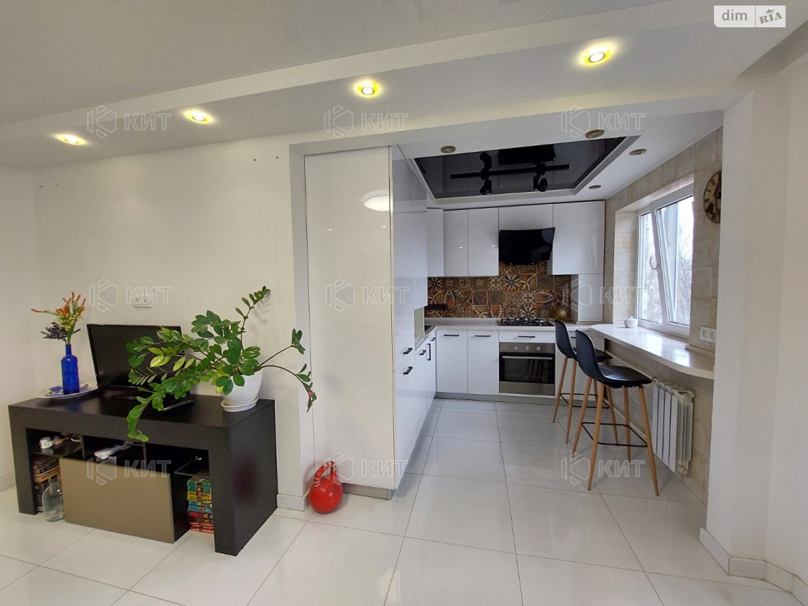 трехкомнатная квартира в Харькове, район Новые Дома, на ул. Мельникова Василия 8 в аренду на долгий срок помесячно фото 1