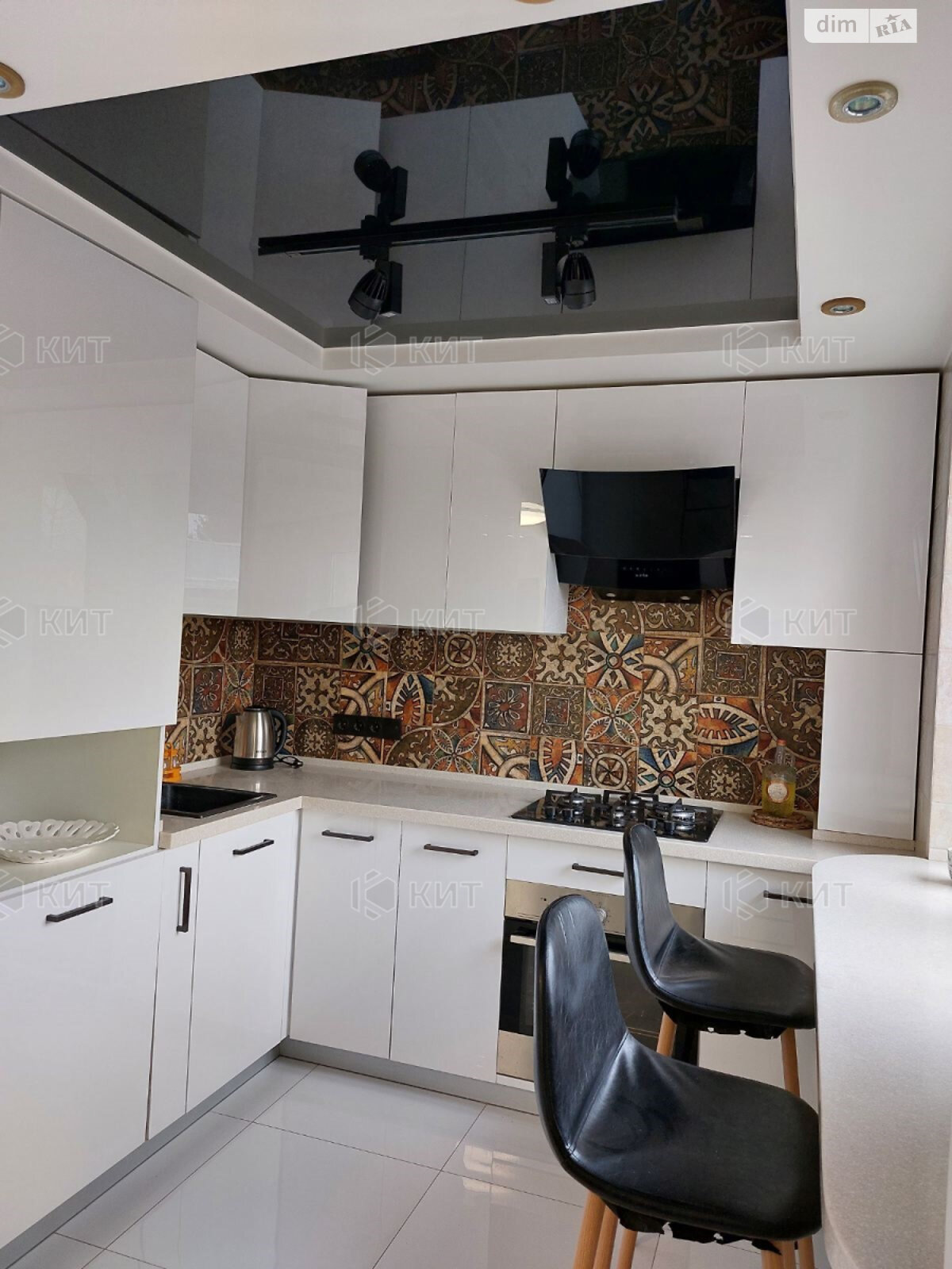 трехкомнатная квартира в Харькове, район Новые Дома, на ул. Мельникова Василия 8 в аренду на долгий срок помесячно фото 1