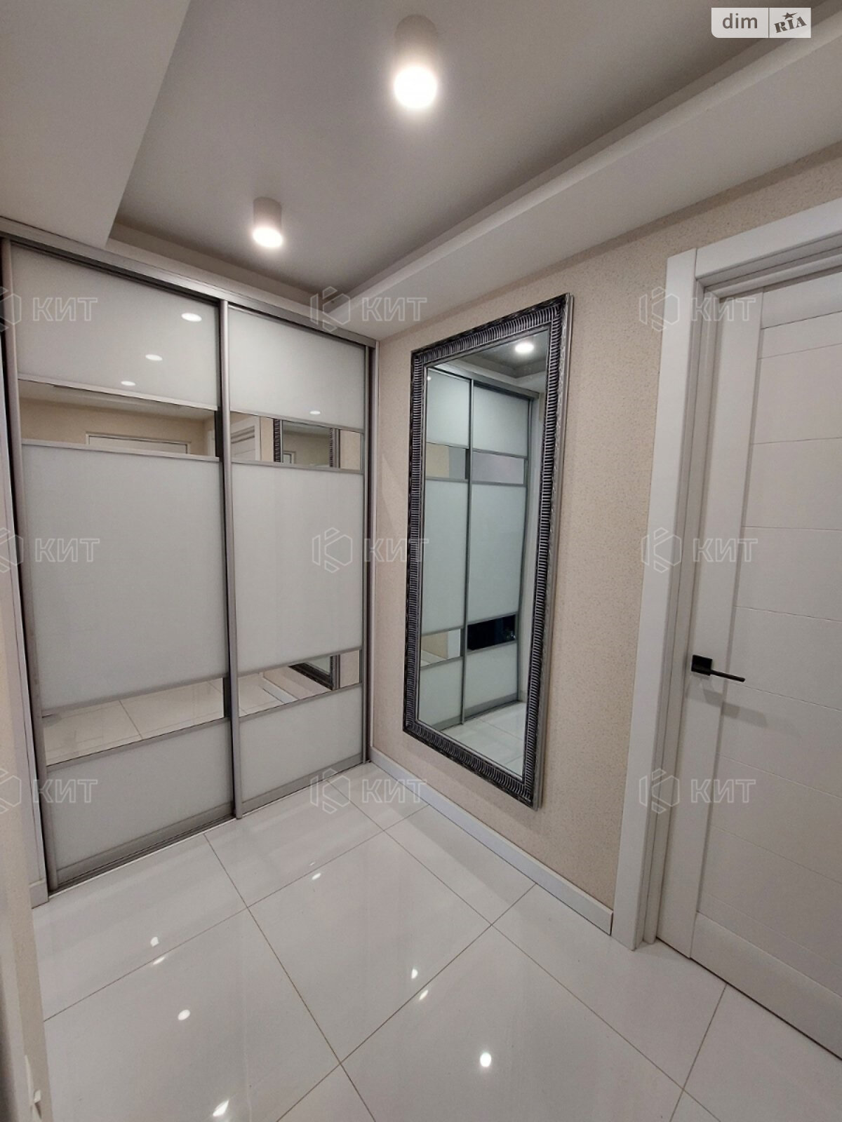 трехкомнатная квартира в Харькове, район Новые Дома, на ул. Мельникова Василия 8 в аренду на долгий срок помесячно фото 1