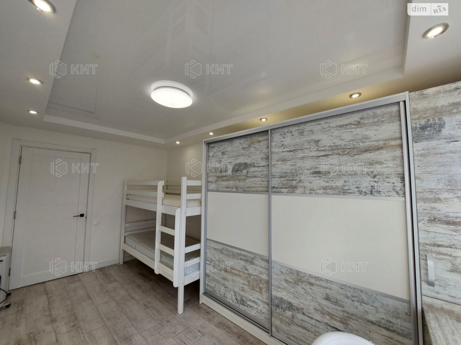 трехкомнатная квартира в Харькове, район Новые Дома, на ул. Мельникова Василия 8 в аренду на долгий срок помесячно фото 1