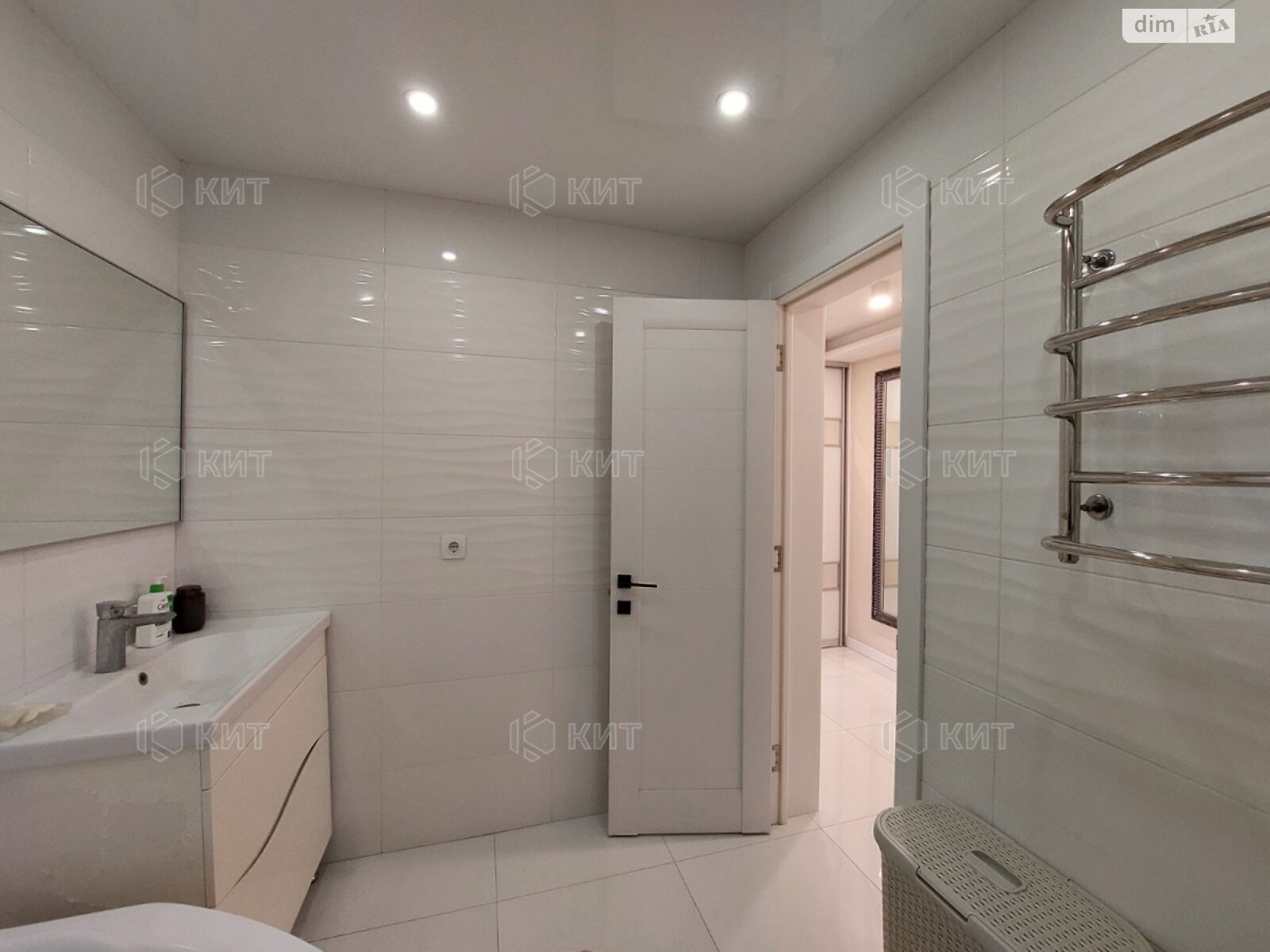 трехкомнатная квартира в Харькове, район Новые Дома, на ул. Мельникова Василия 8 в аренду на долгий срок помесячно фото 1