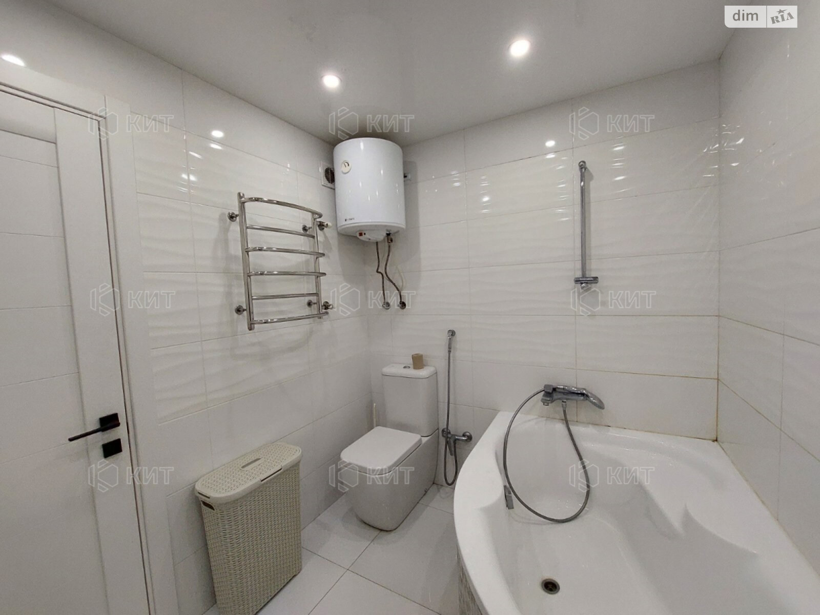 трехкомнатная квартира в Харькове, район Новые Дома, на ул. Мельникова Василия 8 в аренду на долгий срок помесячно фото 1