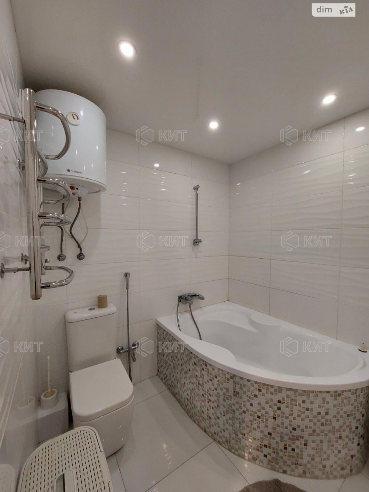 трехкомнатная квартира в Харькове, район Новые Дома, на ул. Мельникова Василия 8 в аренду на долгий срок помесячно фото 1