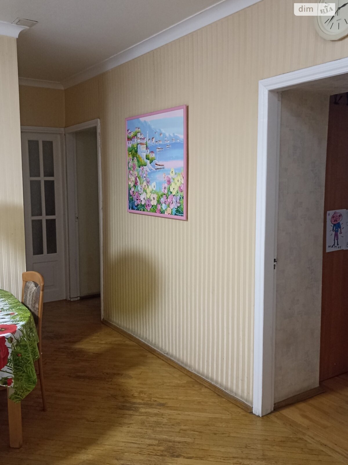 трикімнатна квартира з меблями в Харкові, район Основ’янський, на майд. Захисників України 1 в довготривалу оренду помісячно фото 1