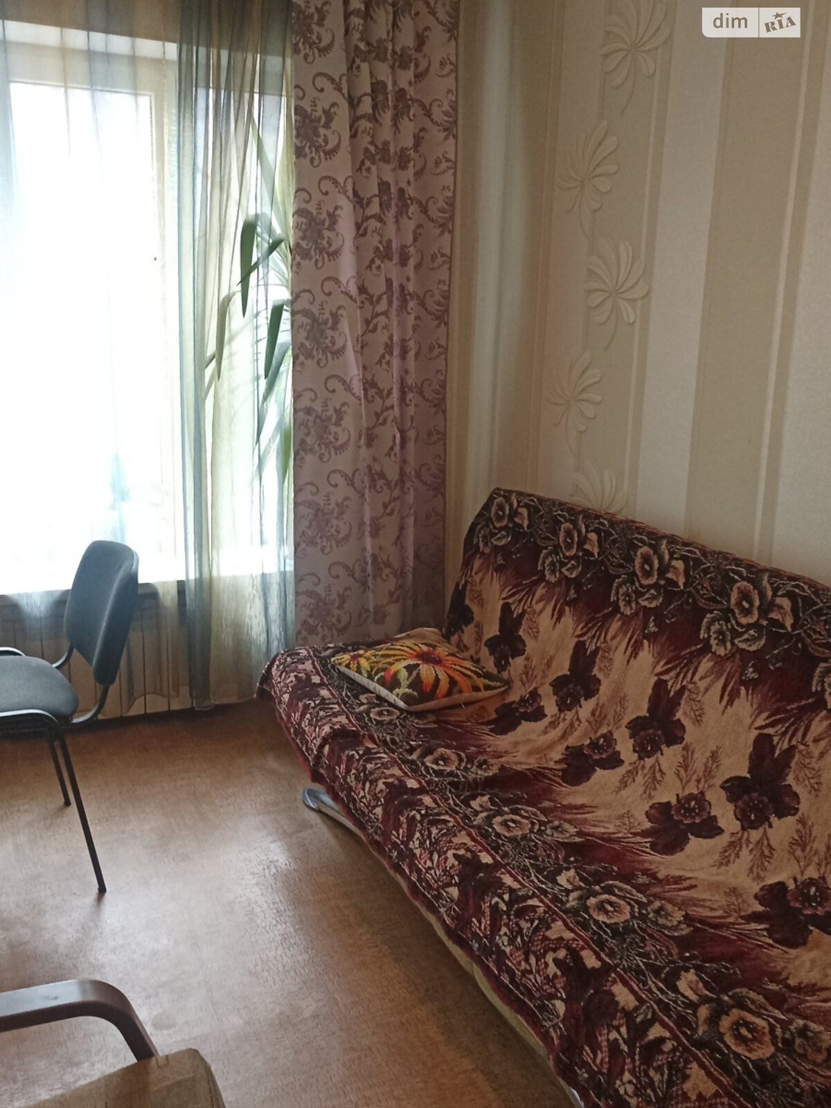 трикімнатна квартира з меблями в Харкові, район Основ’янський, на майд. Захисників України 1 в довготривалу оренду помісячно фото 1