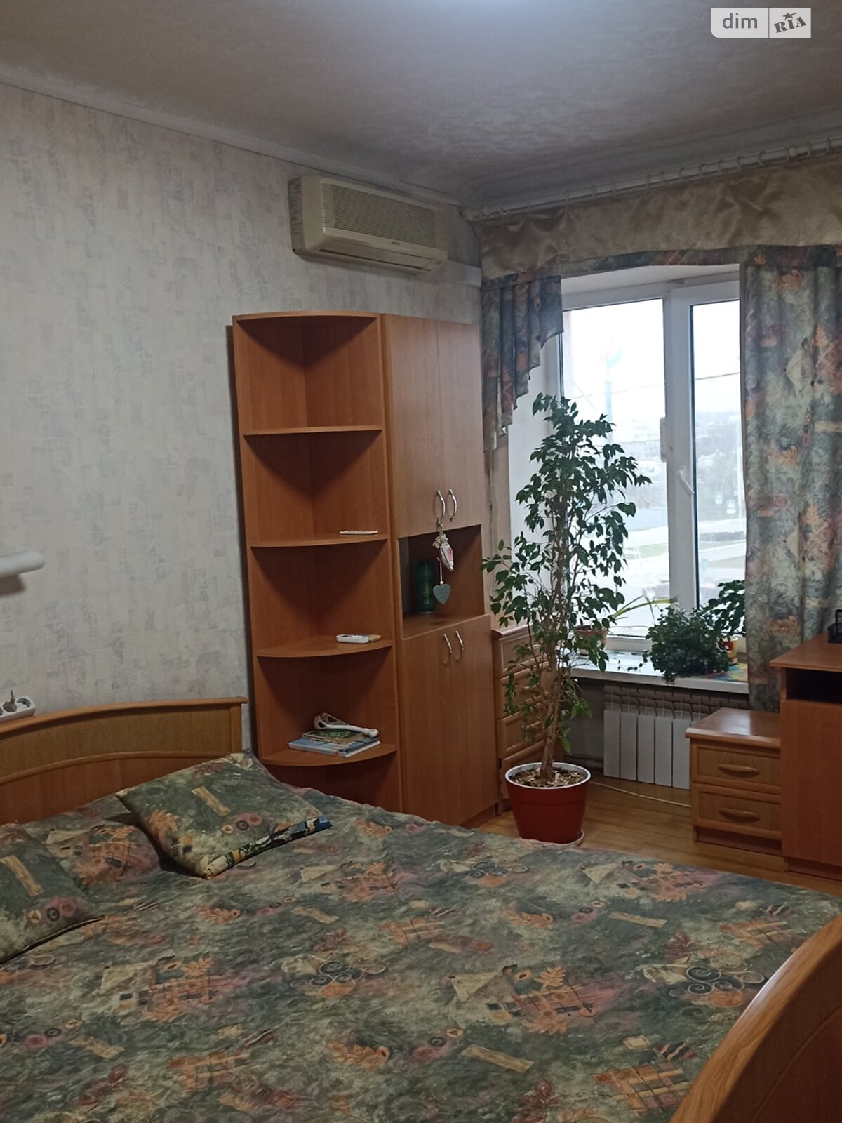 трикімнатна квартира з меблями в Харкові, район Основ’янський, на майд. Захисників України 1 в довготривалу оренду помісячно фото 1