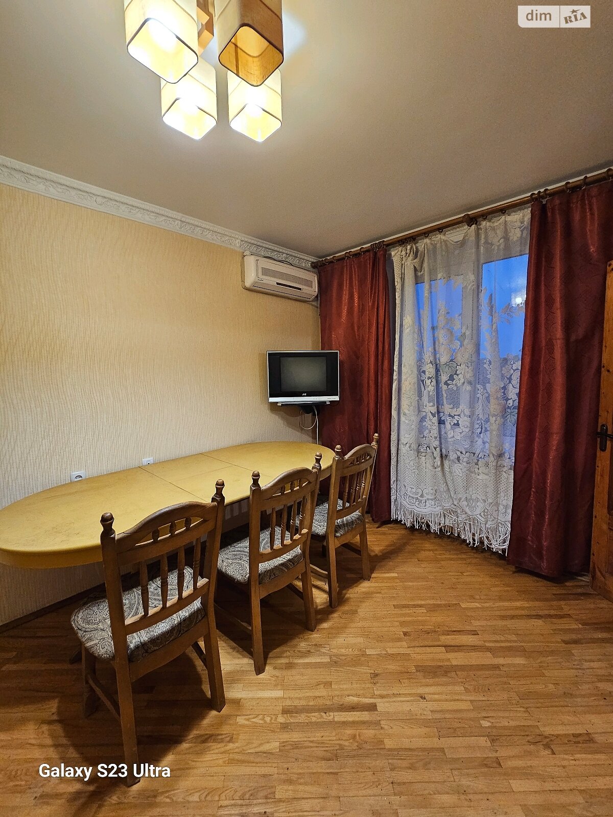 четырехкомнатная квартира в Харькове, на просп. Победы 72Б в аренду на долгий срок помесячно фото 1 четырехкомнатная квартира в Харькове, на просп. Победы 72Б в аренду на долгий срок помесячно фото 1