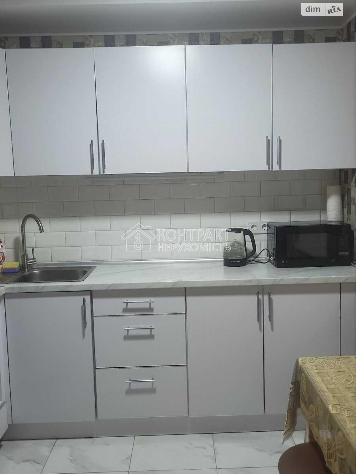 трикімнатна квартира в Харкові, район Салтівка, на просп. Ювілейний в довготривалу оренду помісячно фото 1 трикімнатна квартира в Харкові, район Салтівка, на просп. Ювілейний в довготривалу оренду помісячно фото 1