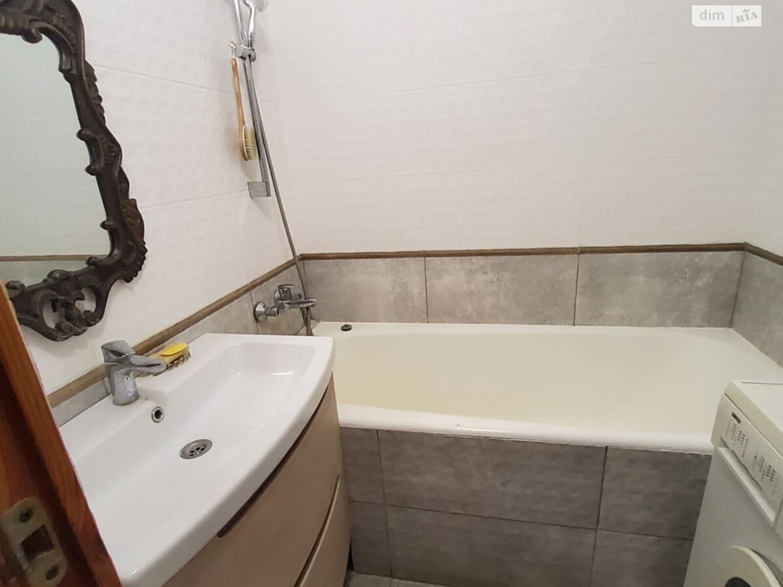 двокімнатна квартира в Харкові, район Північна Салтівка, на вул. Метробудівників 27 в довготривалу оренду помісячно фото 1 двокімнатна квартира в Харкові, район Північна Салтівка, на вул. Метробудівників 27 в довготривалу оренду помісячно фото 1