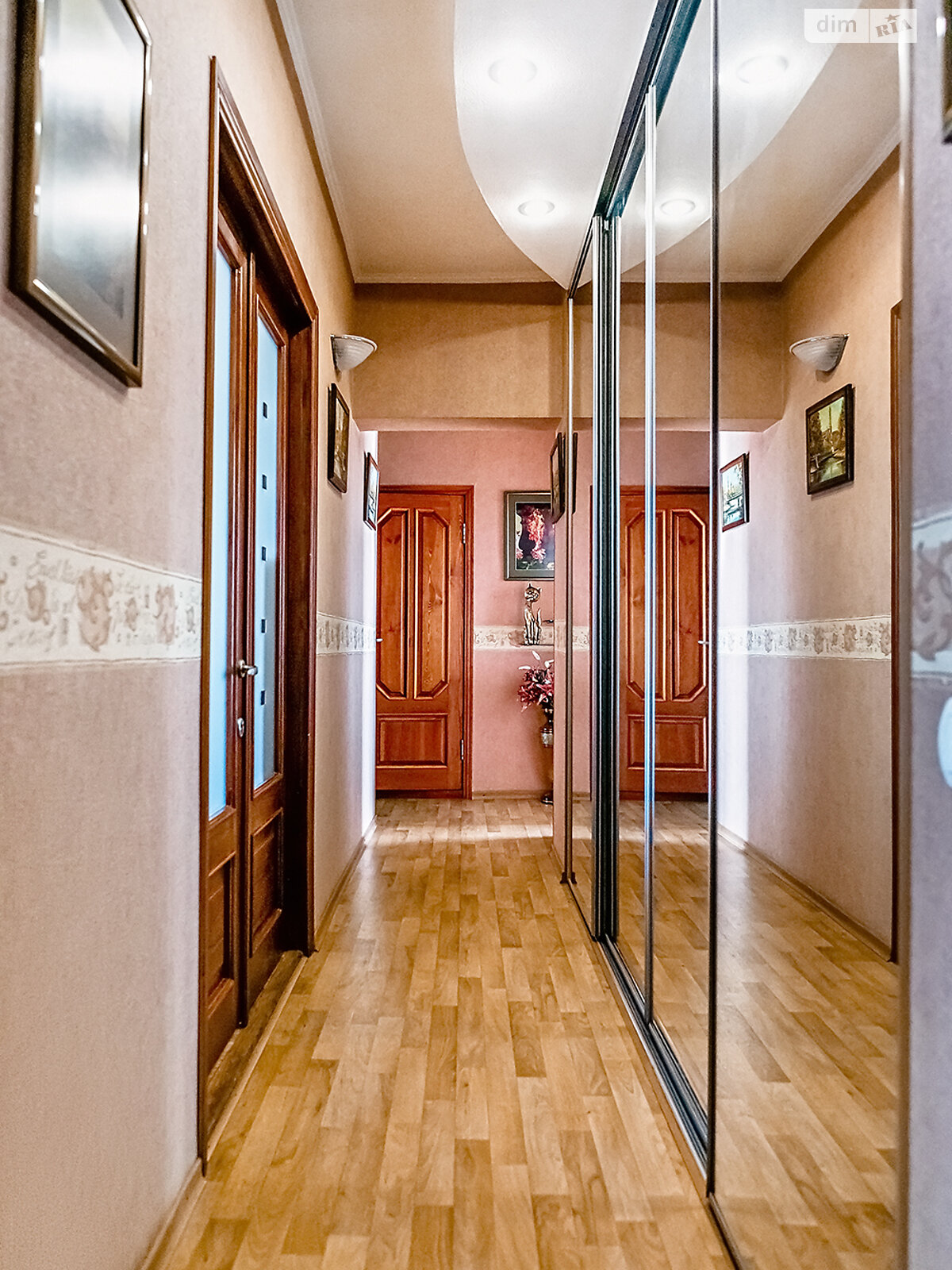 трехкомнатная квартира в Харькове, район Центр, на пер. Армянский 1/3 в аренду на долгий срок помесячно фото 1 трехкомнатная квартира в Харькове, район Центр, на пер. Армянский 1/3 в аренду на долгий срок помесячно фото 1